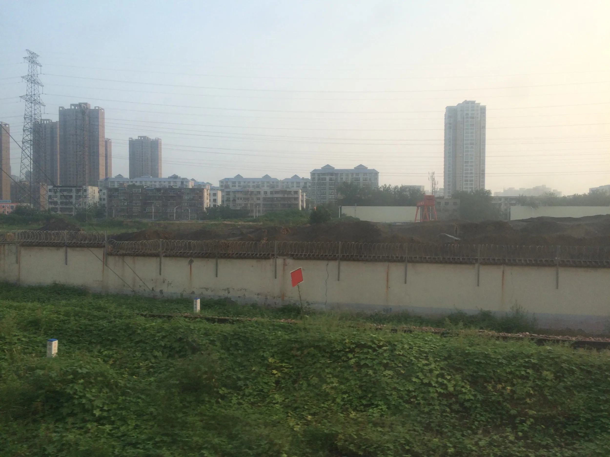 中国らしい街並み＆風景が車窓越しに広がっていた