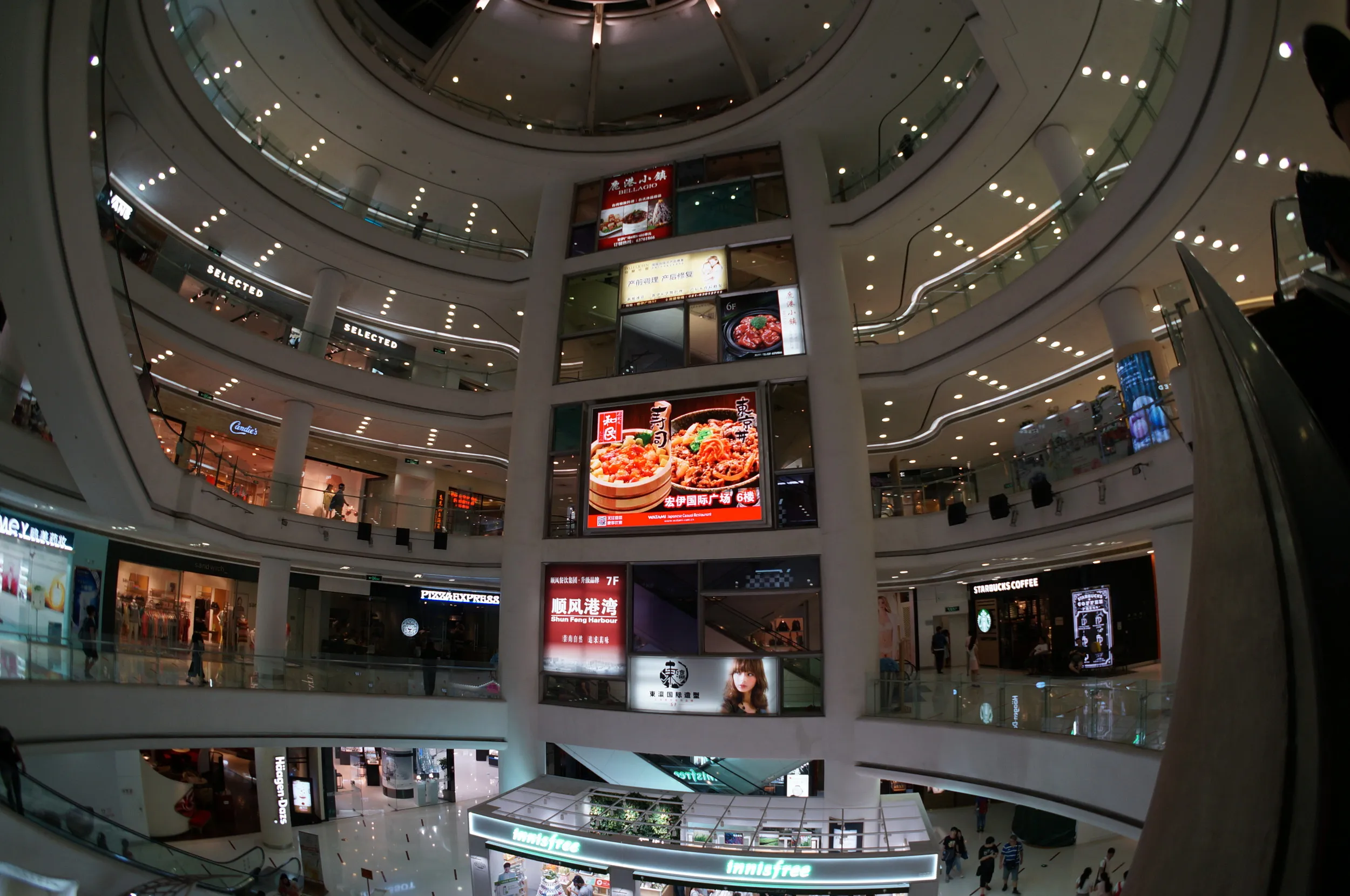 「宏伊国際広場」というデパート