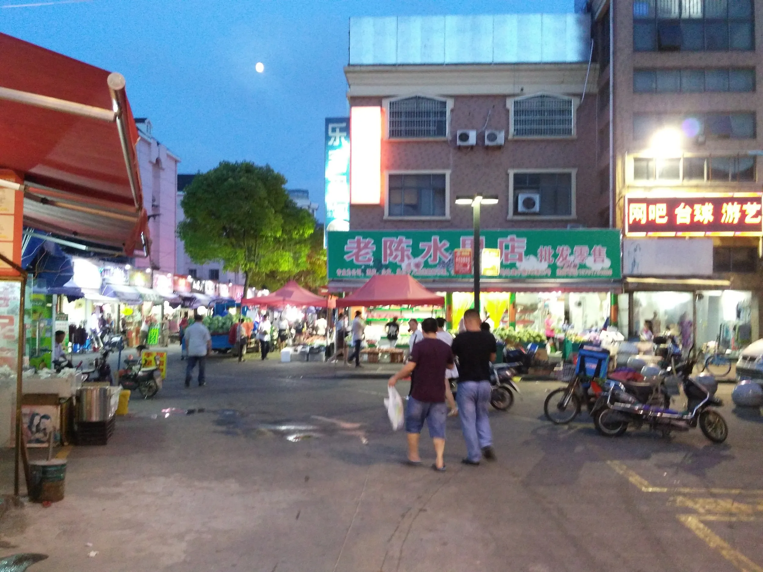 過橋米線の食堂がある付近の風景