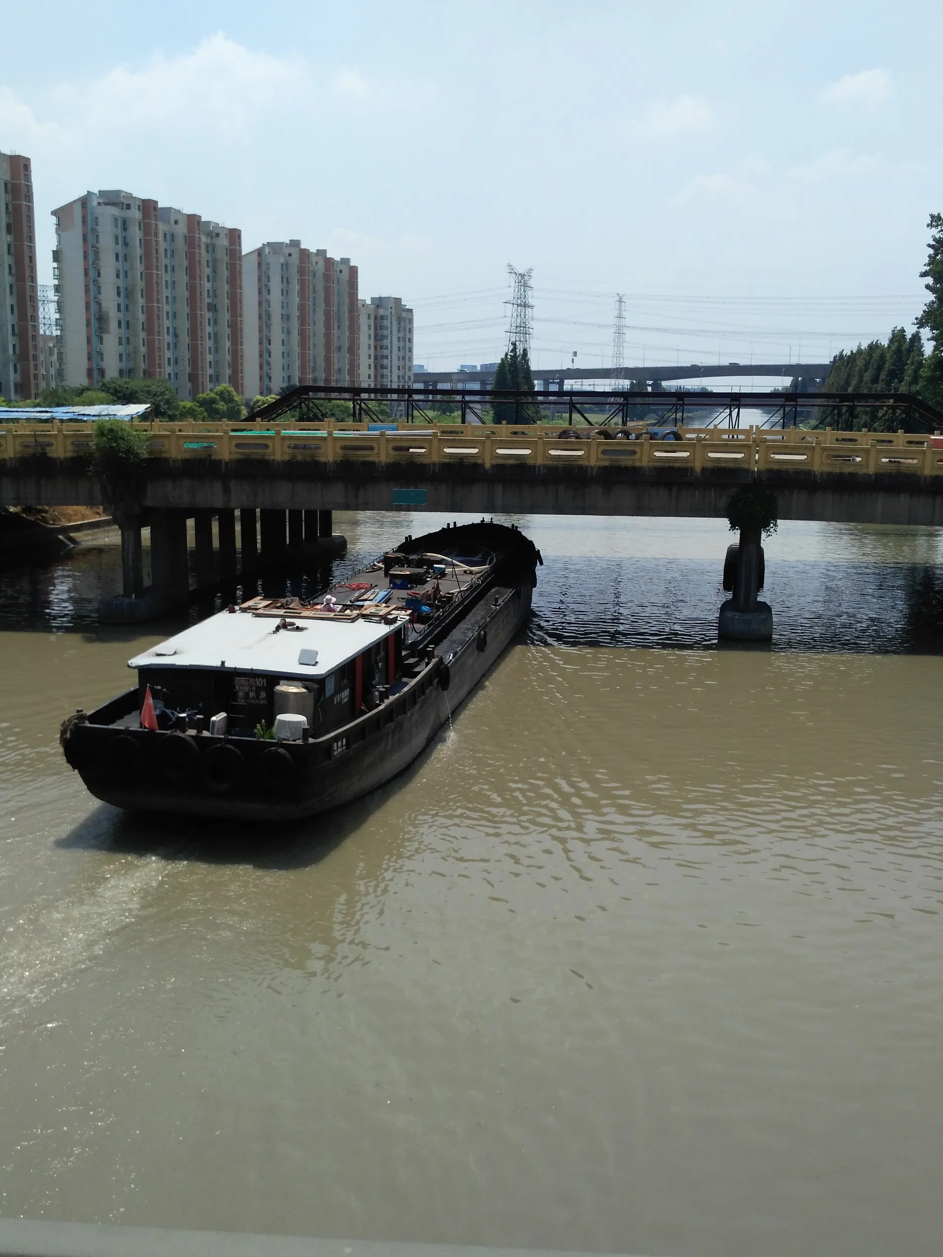 途中の運河の風景