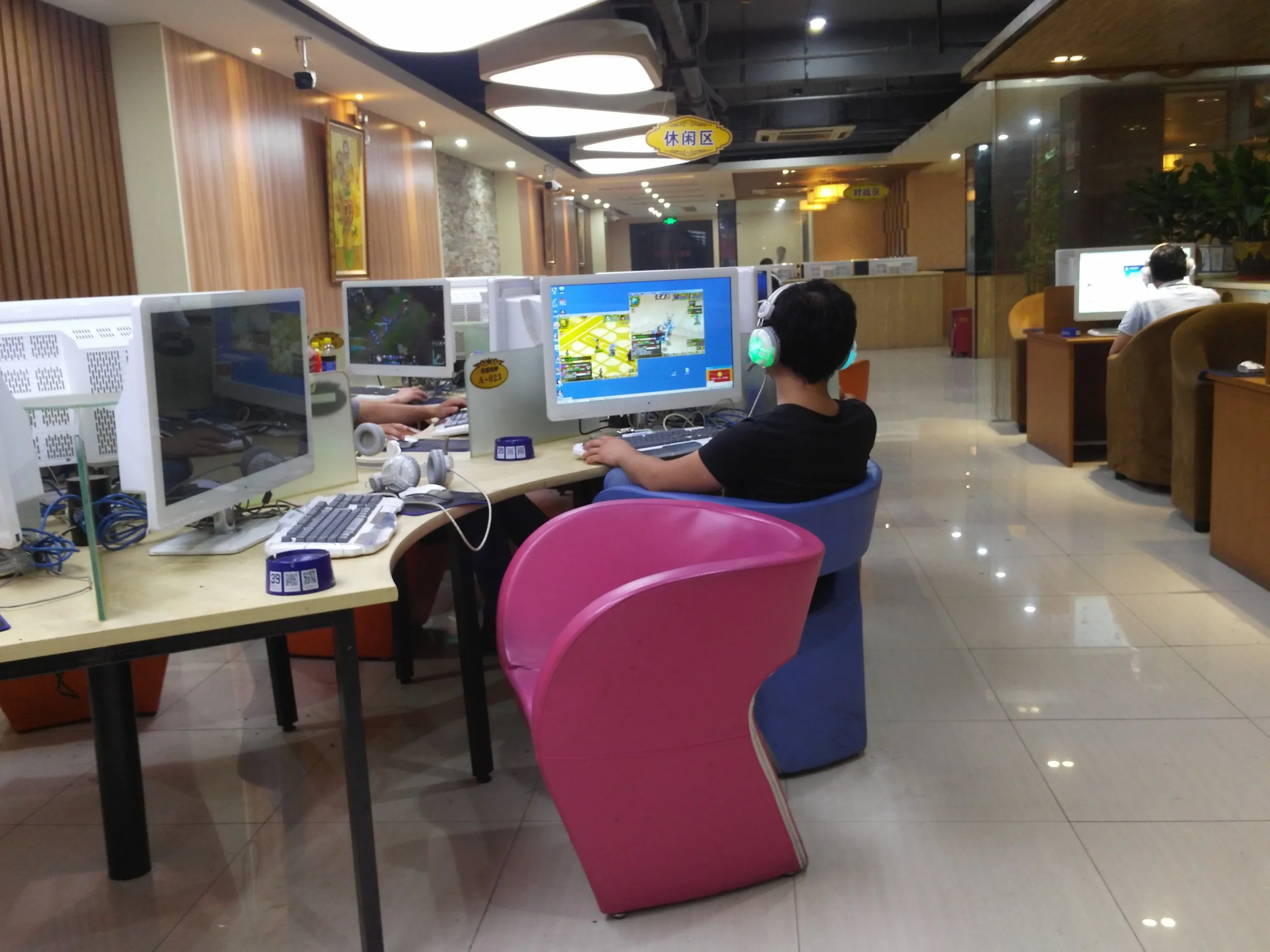 ネットカフェの外観