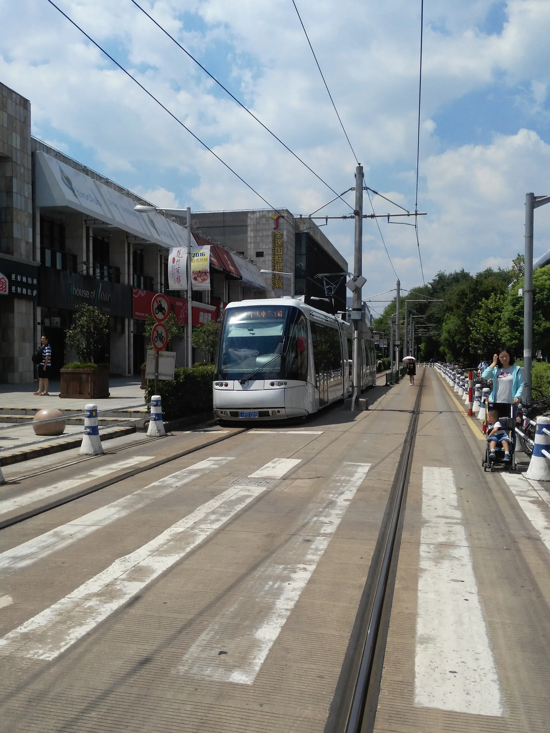 海水浴場へ向かう道