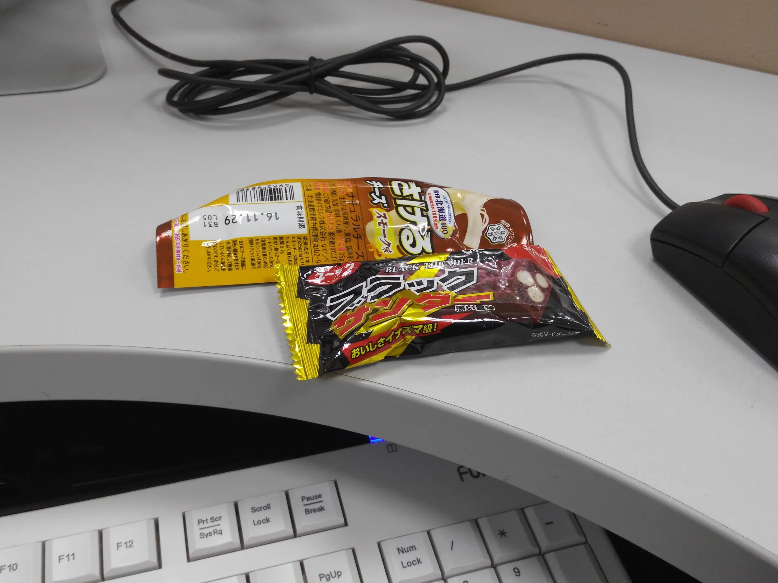 ブラックサンダーとチーズ