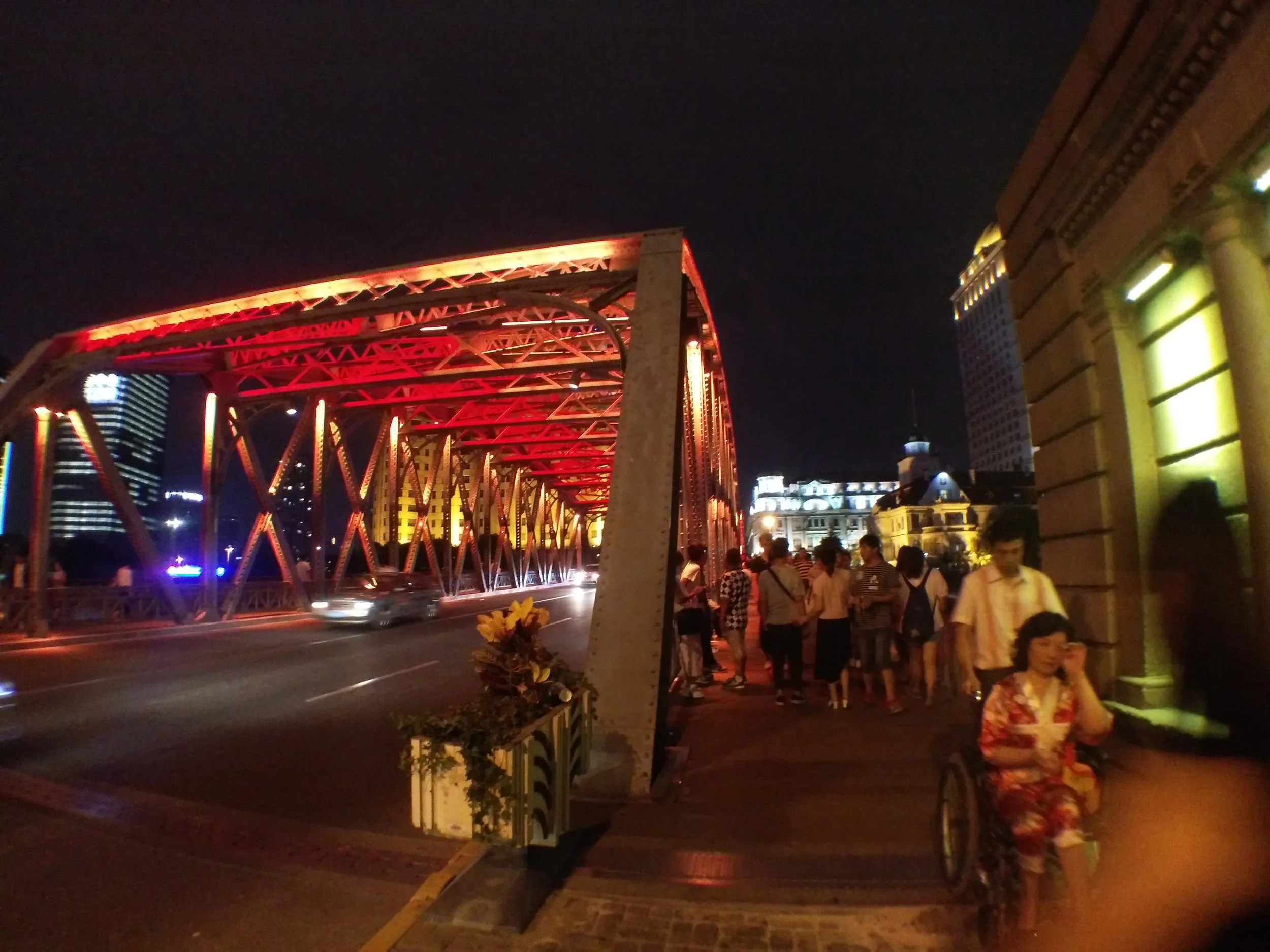 ライトアップされた外白渡橋