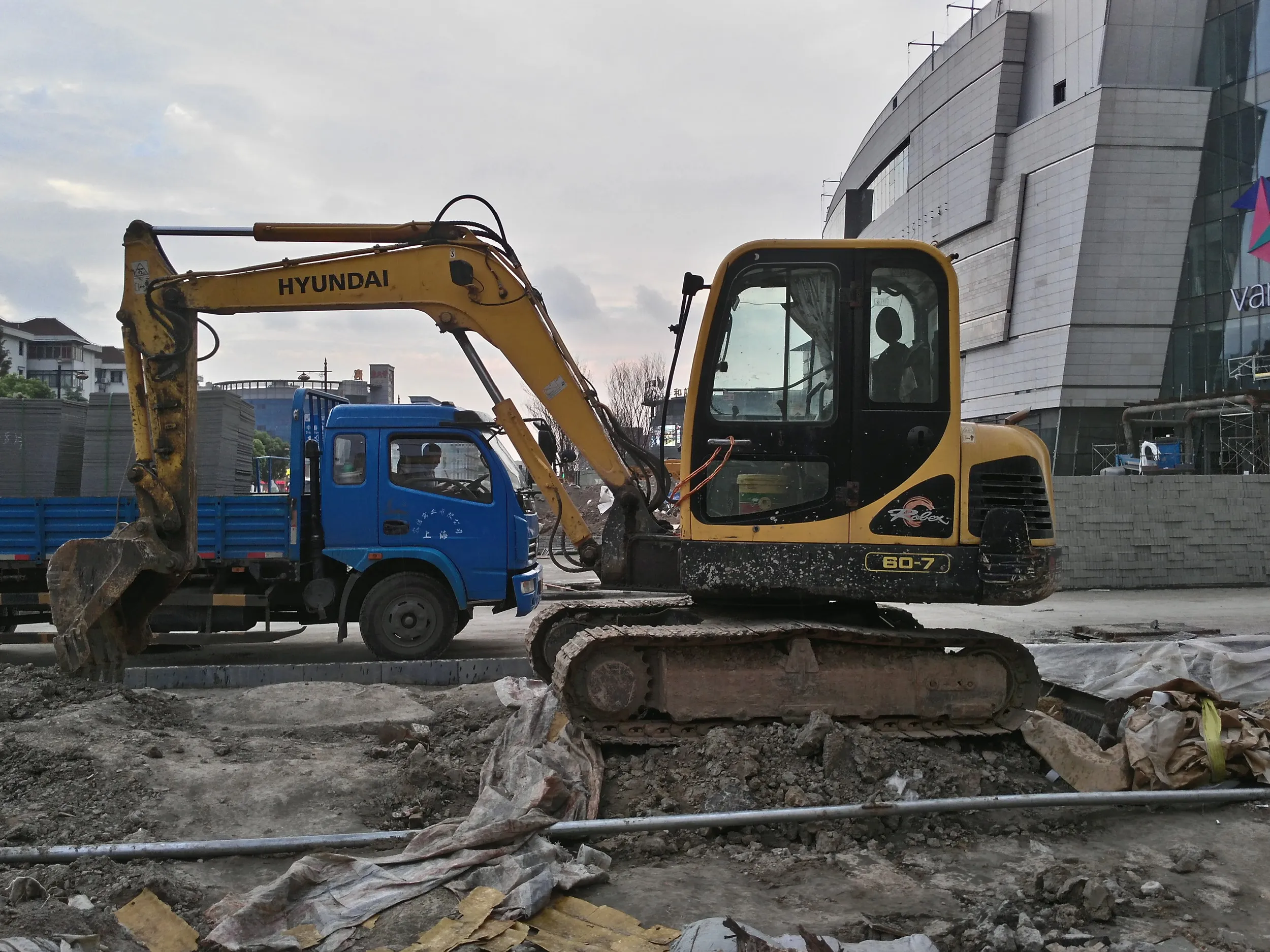 七宝駅前の開発風景