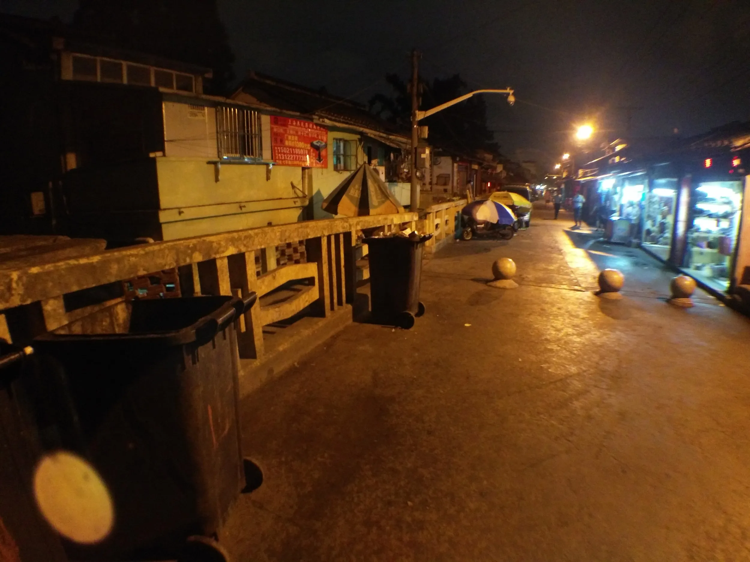 生活感溢れる路地