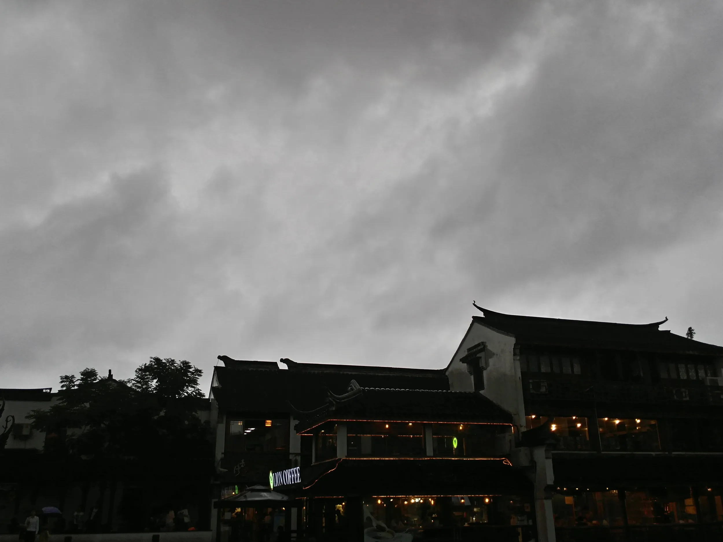 雨の七宝老街風景