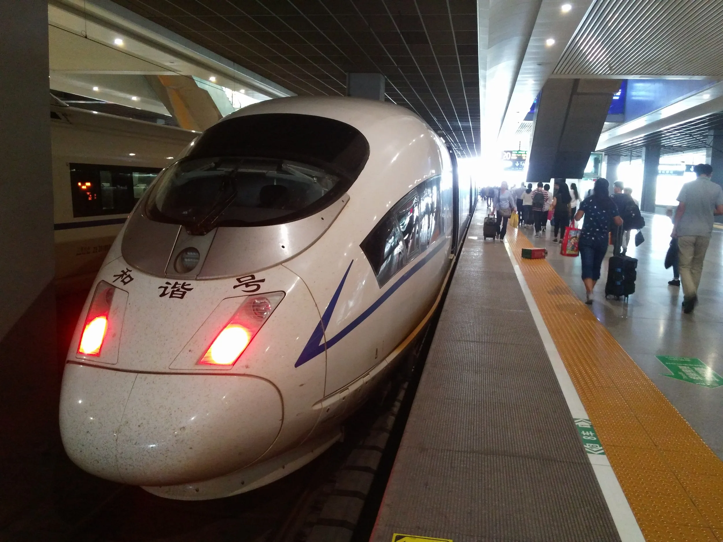 高速鉄道と対面