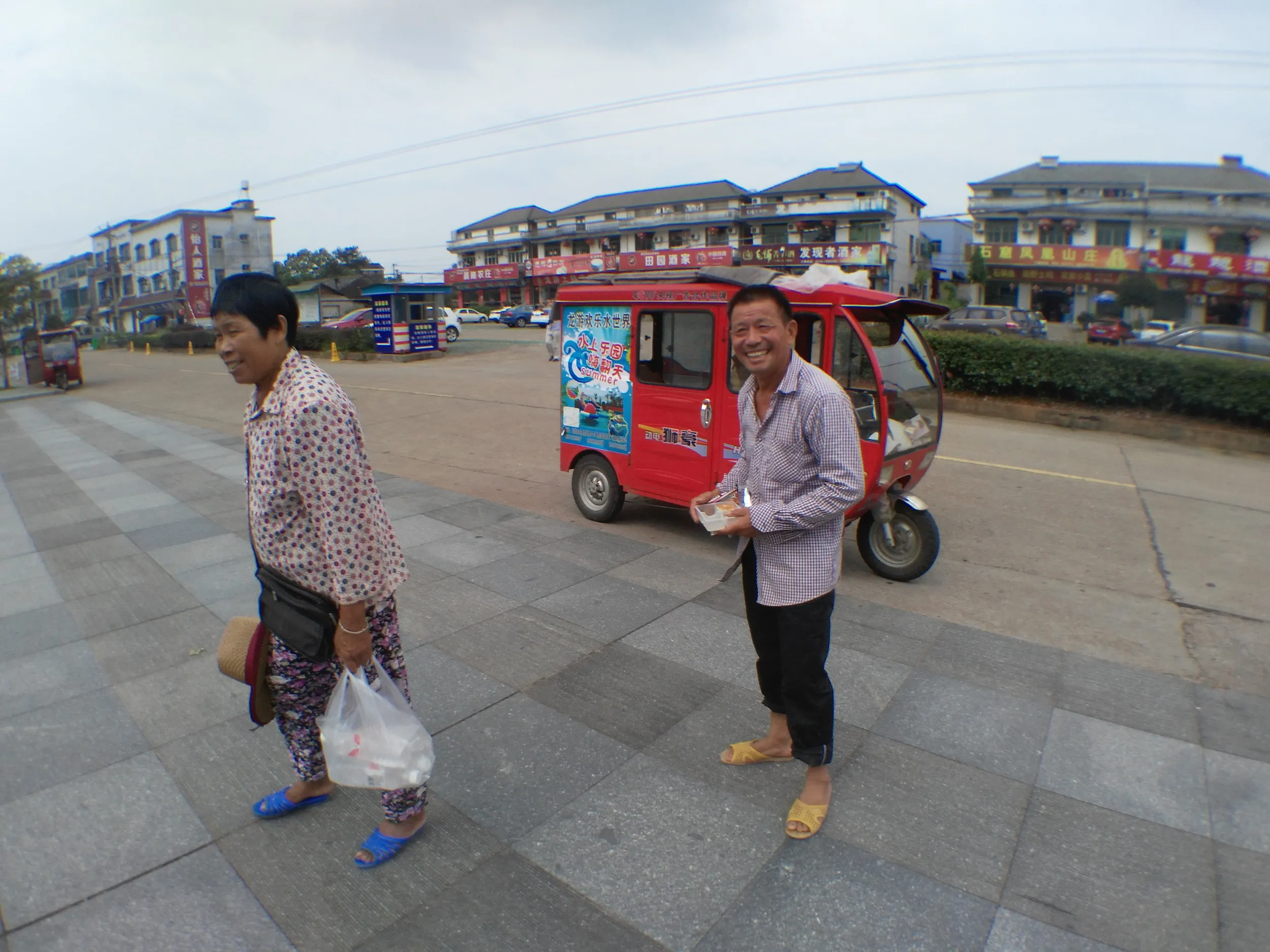 龍遊石窟の入口付近