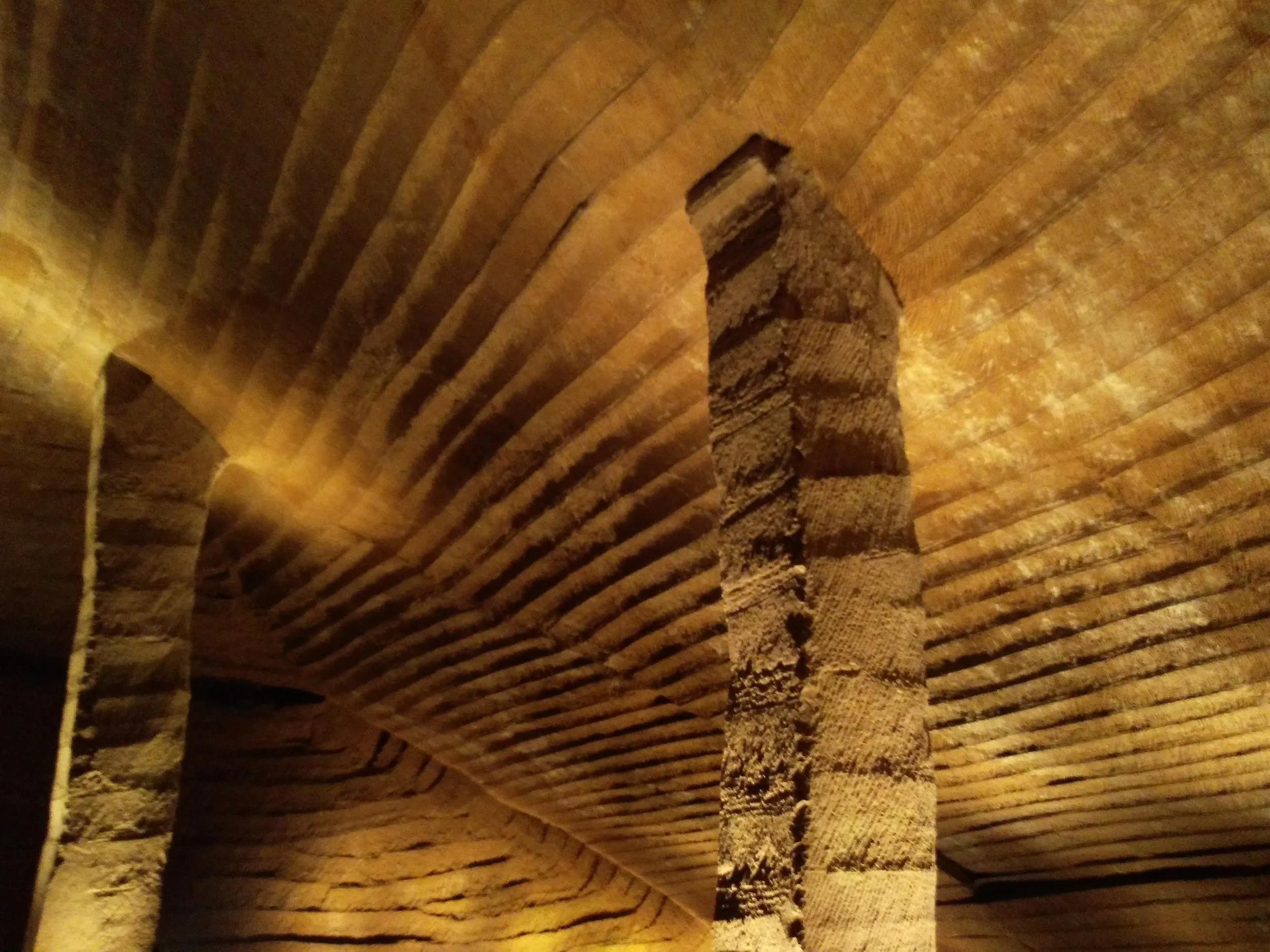 別の洞窟の内部