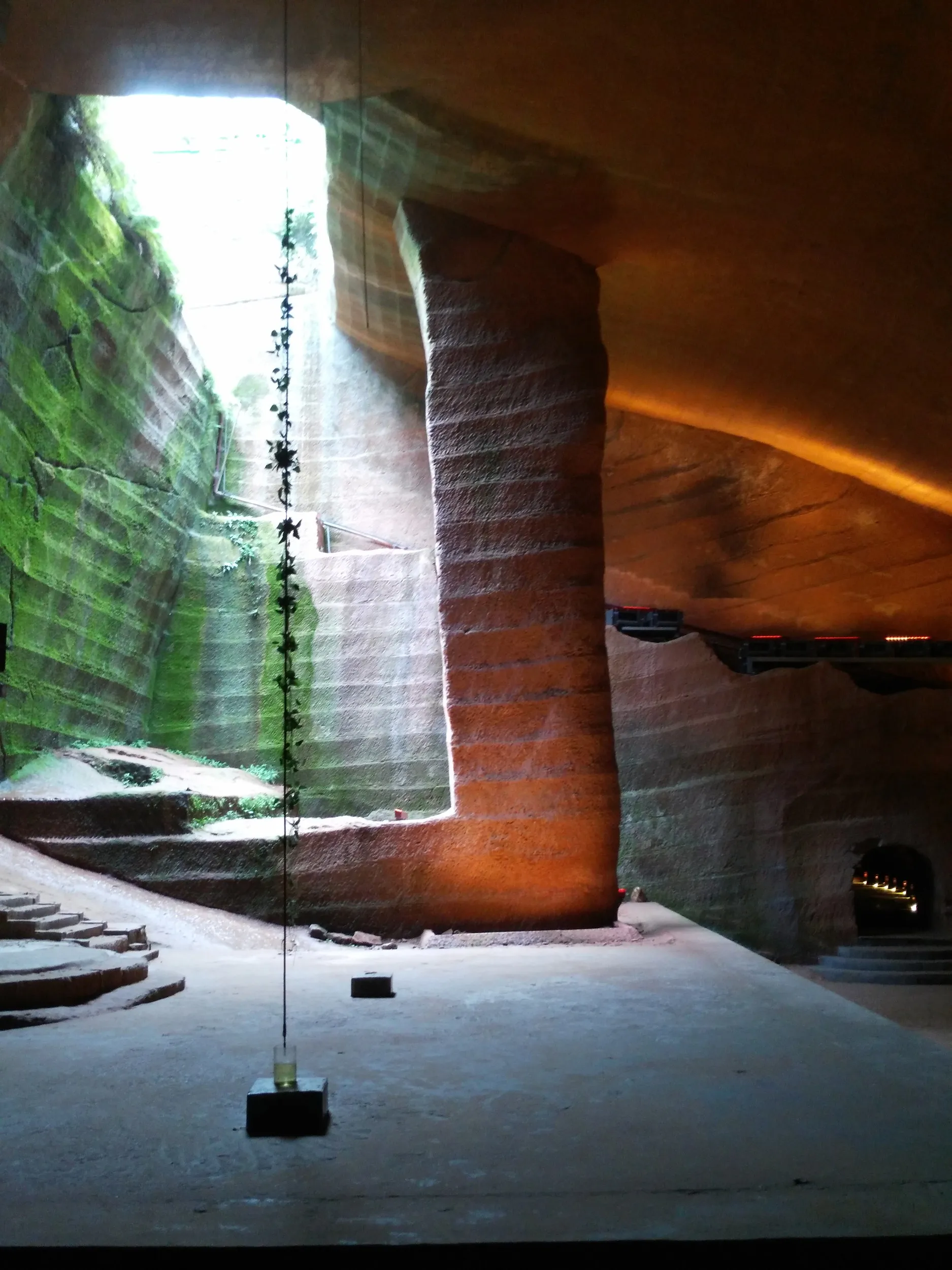 石窟の天井付近