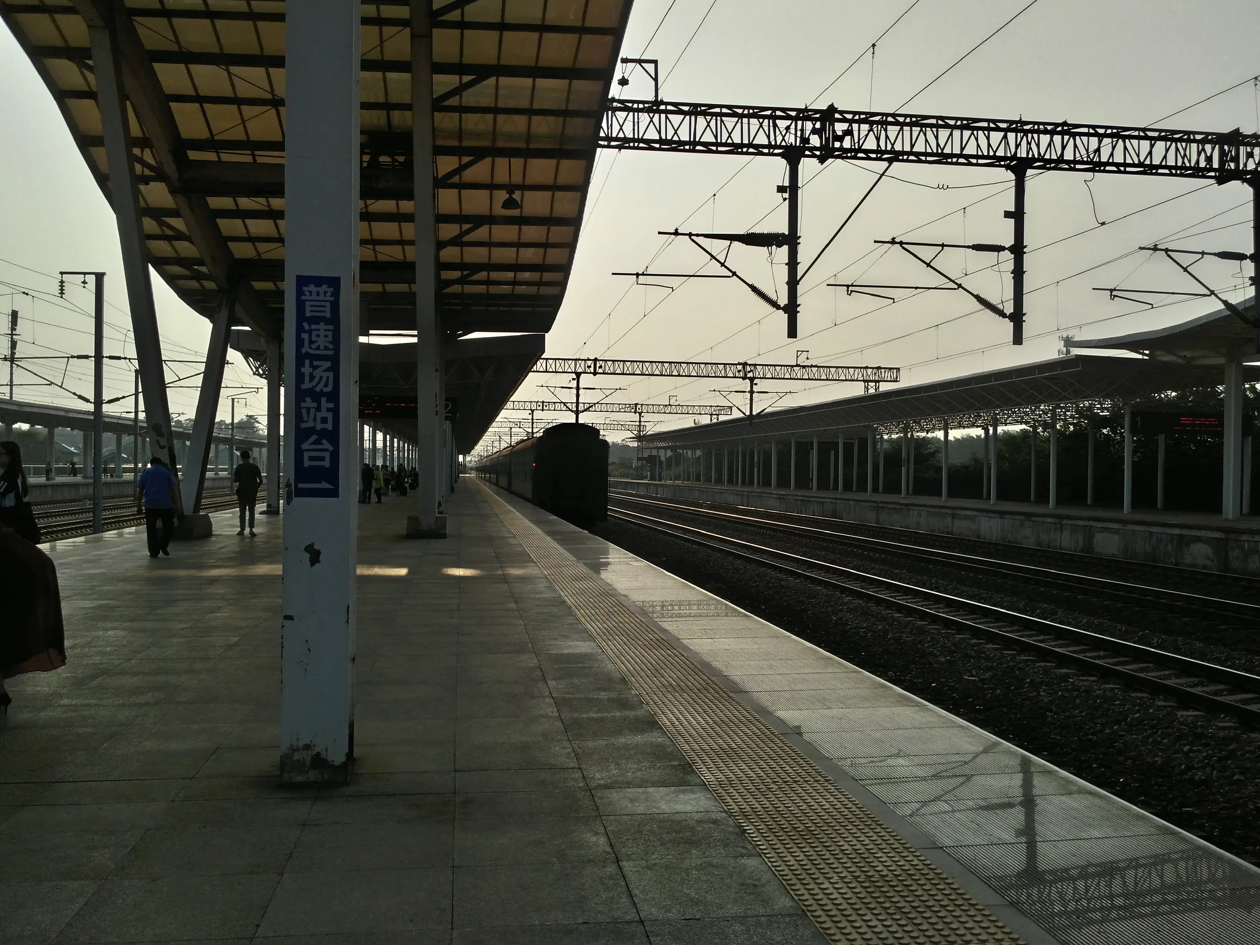 龍遊駅のホーム