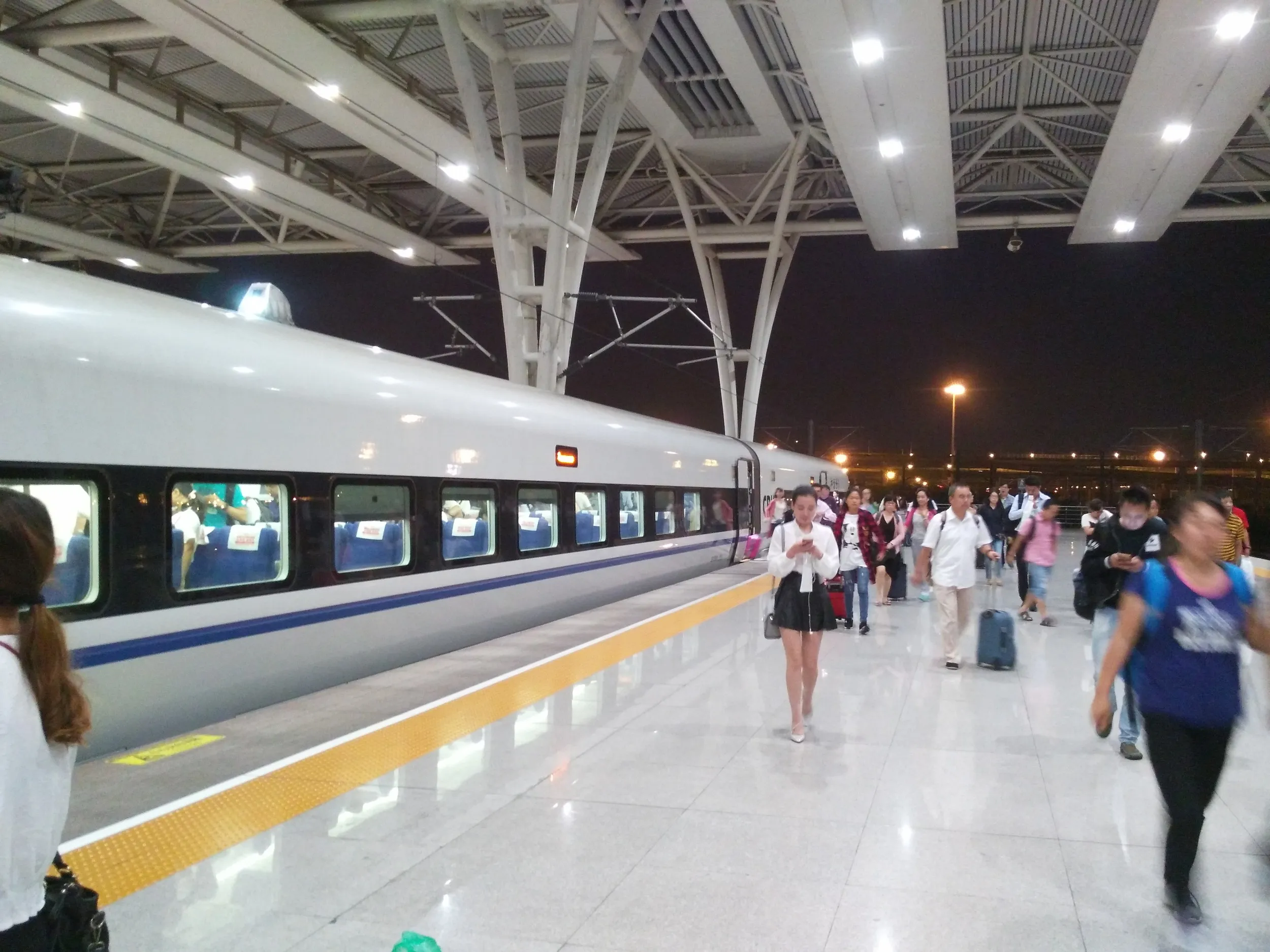 上海虹橋駅に到着