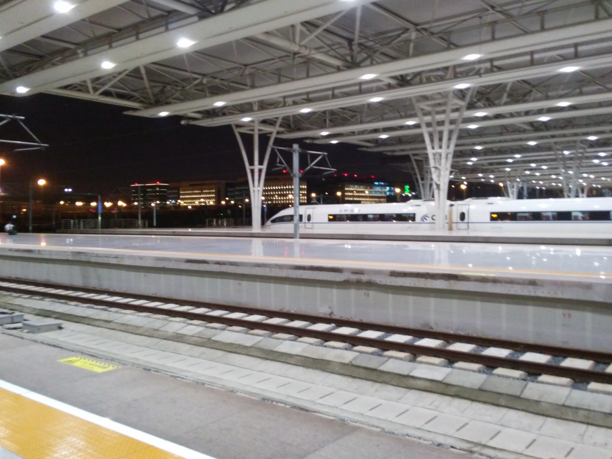 上海虹橋駅に到着