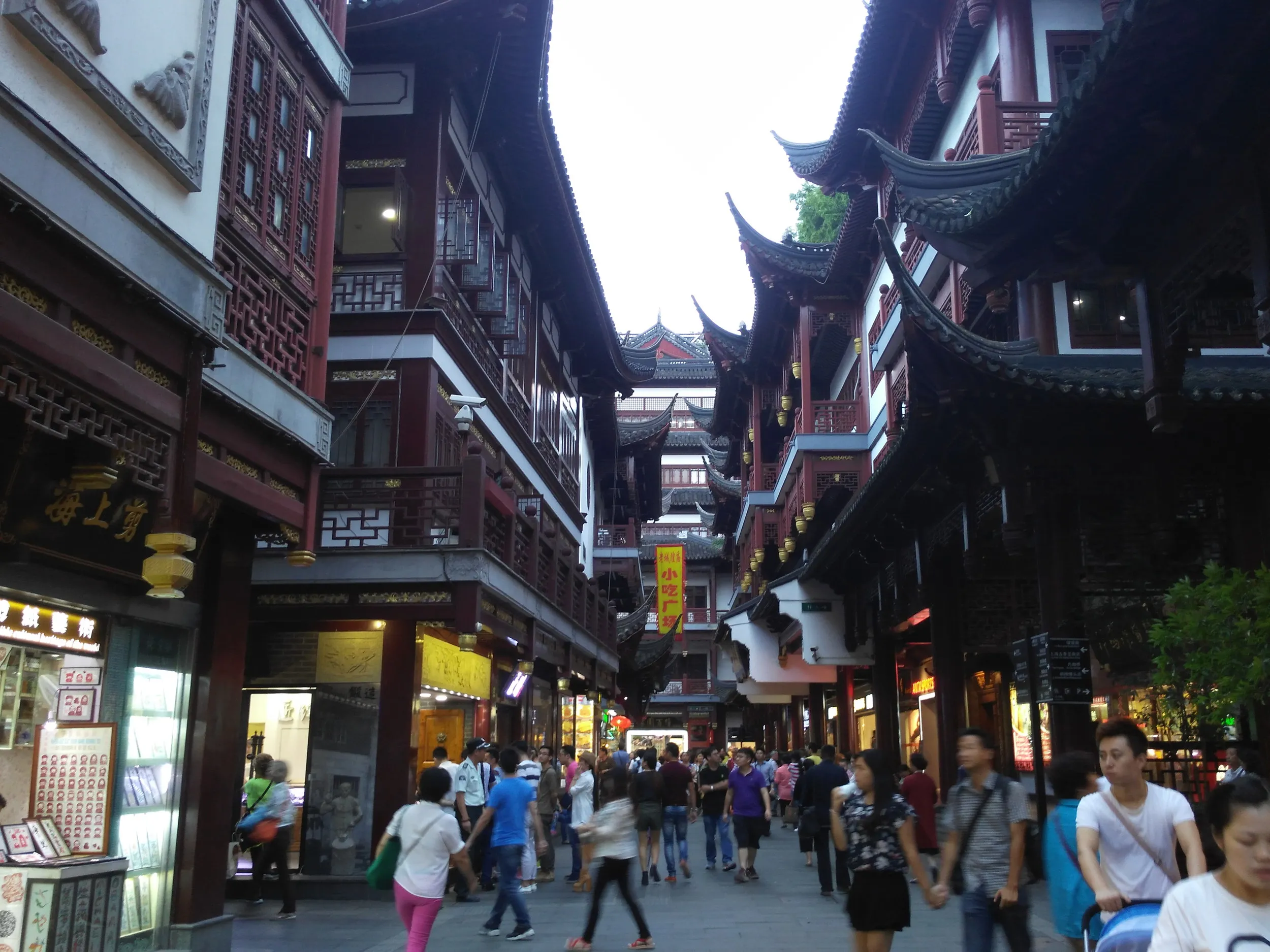 上海老城隍廟小吃広場周辺