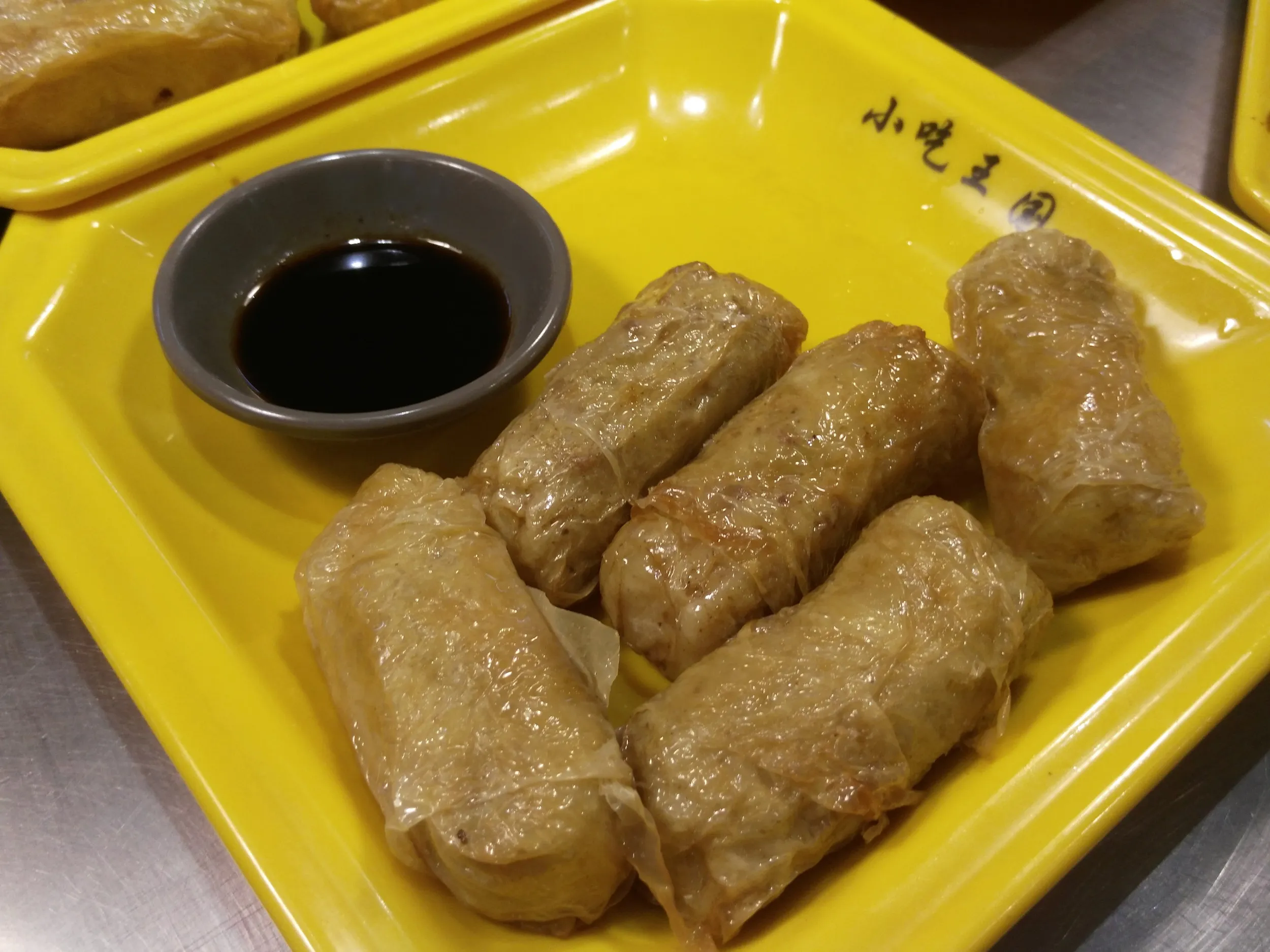 ずらりと並ぶ料理