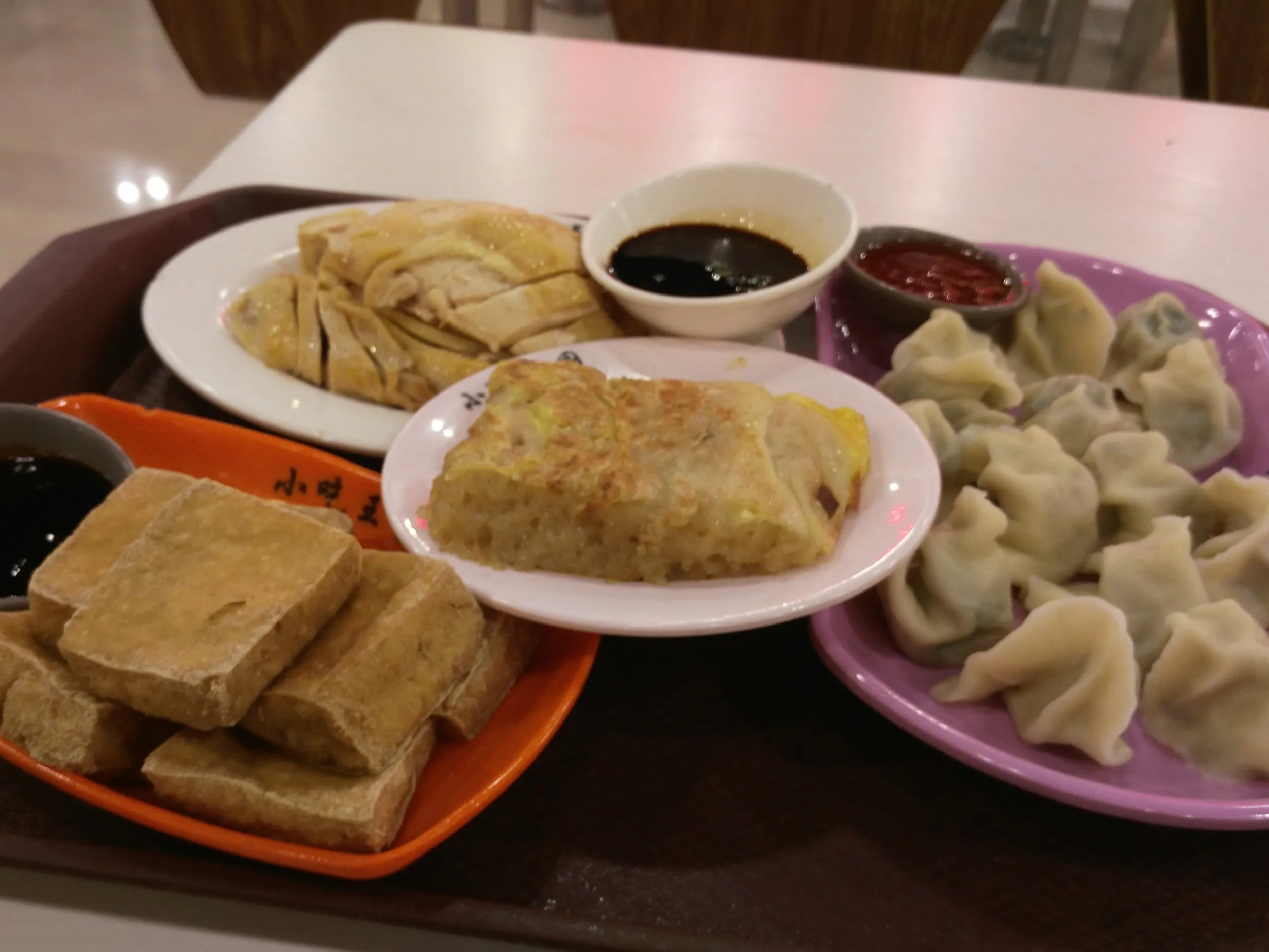 購入した料理のトレイ