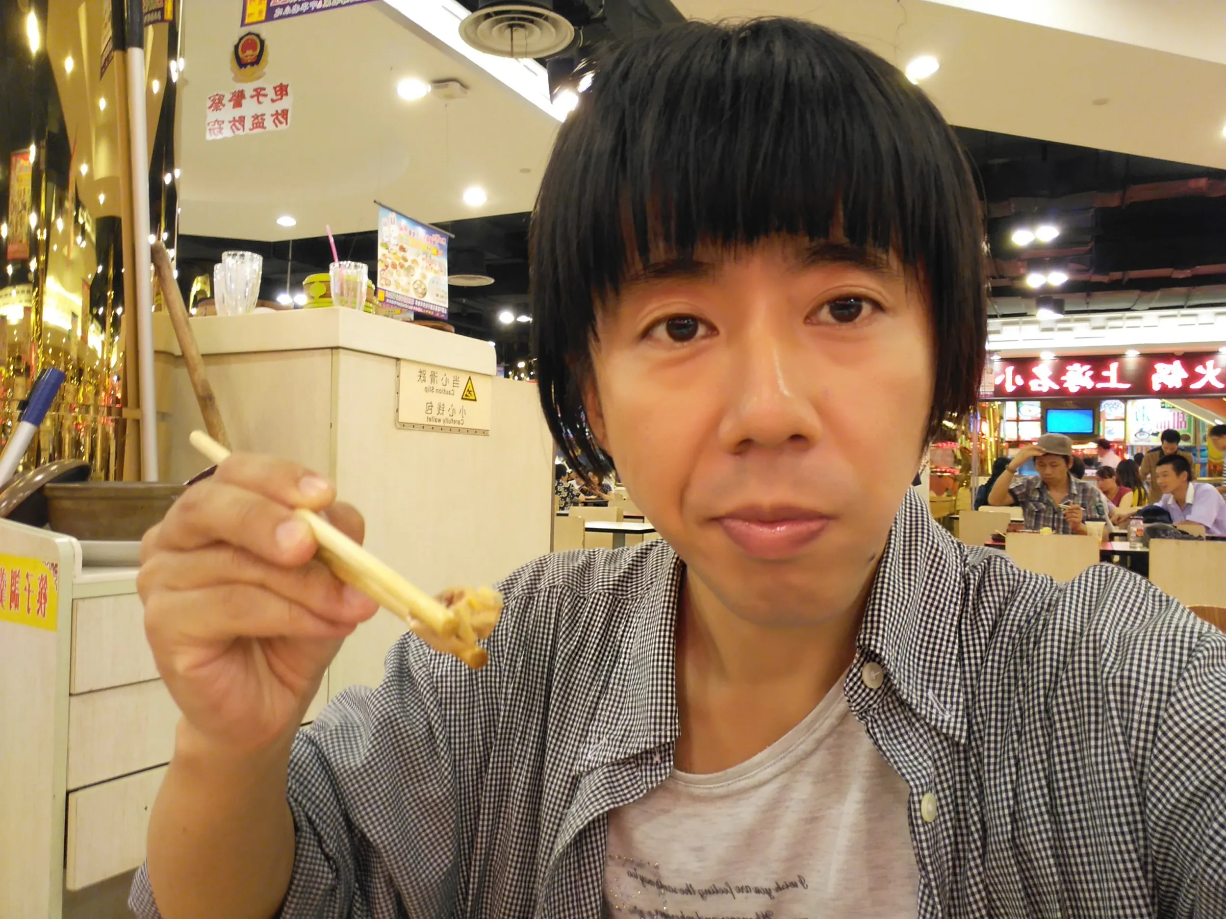 食事中の記念撮影