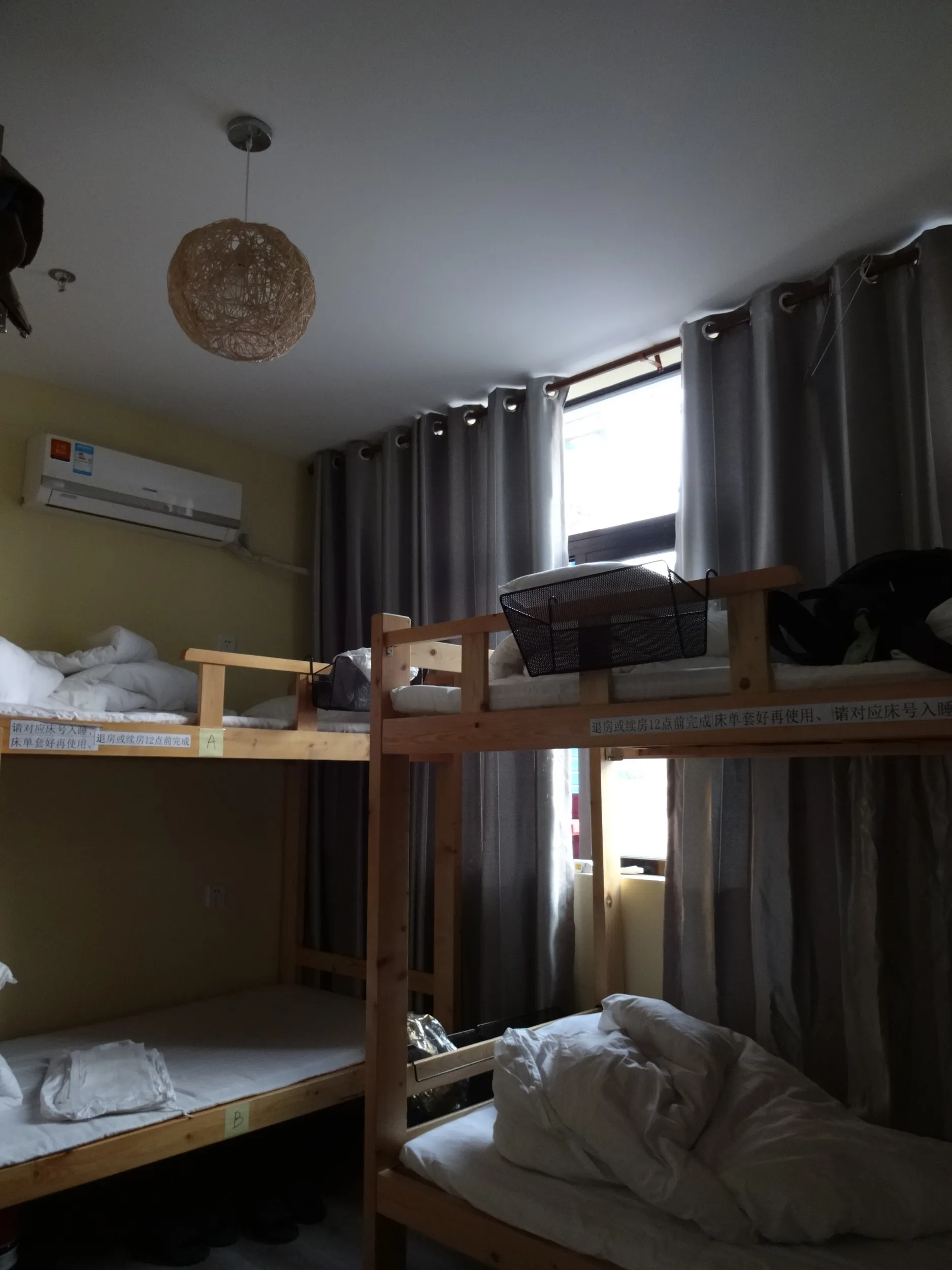 ユースホステルの6人部屋