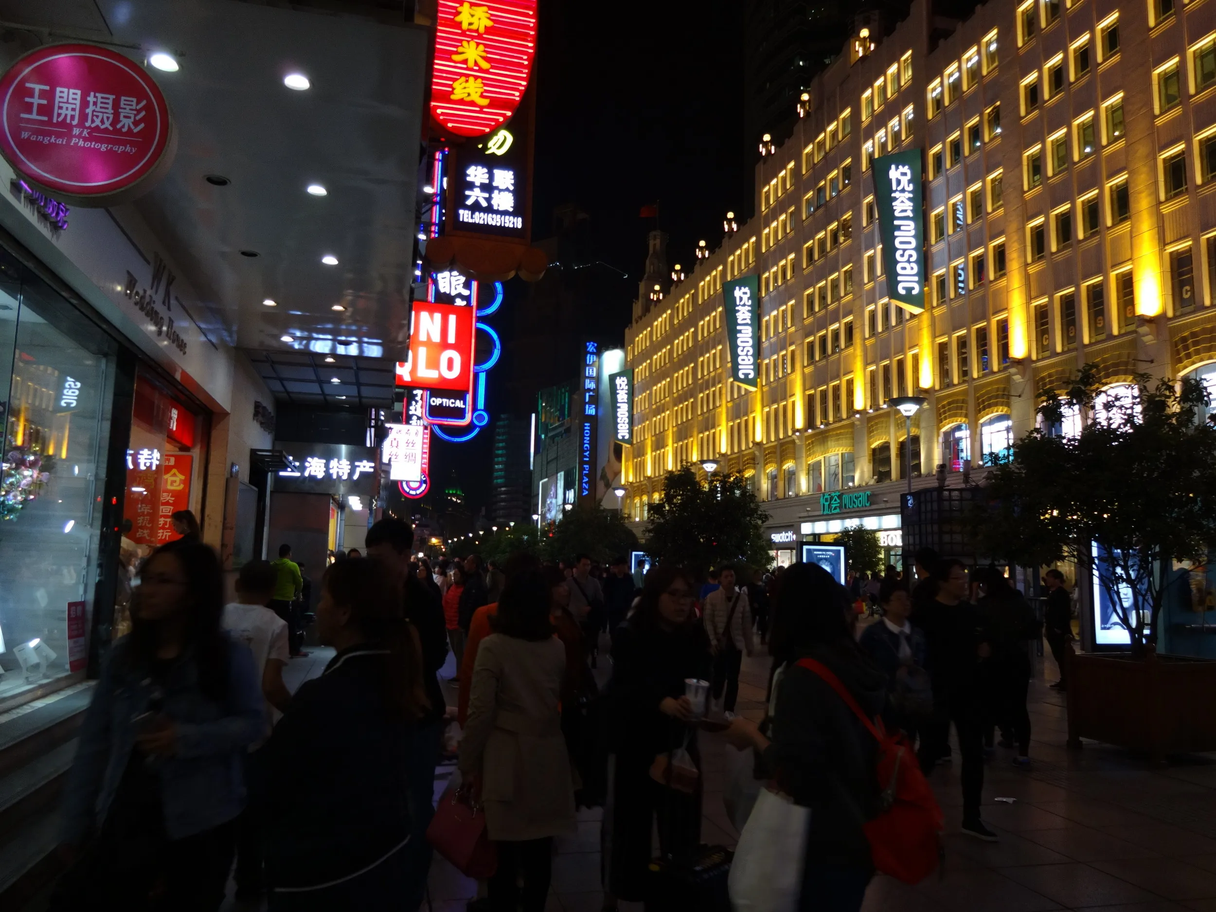 南京東路へ向かう