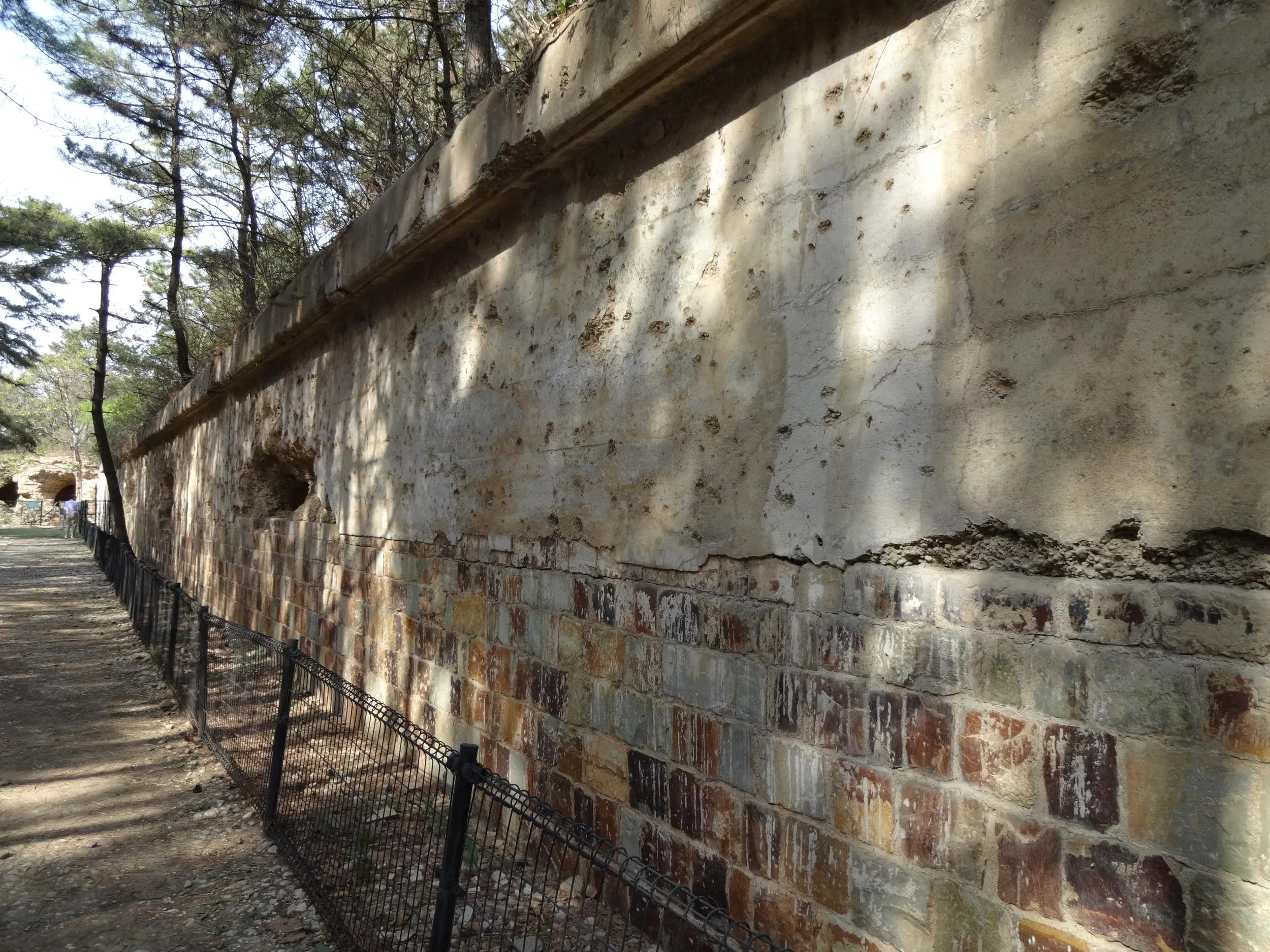 破壊された狙撃口