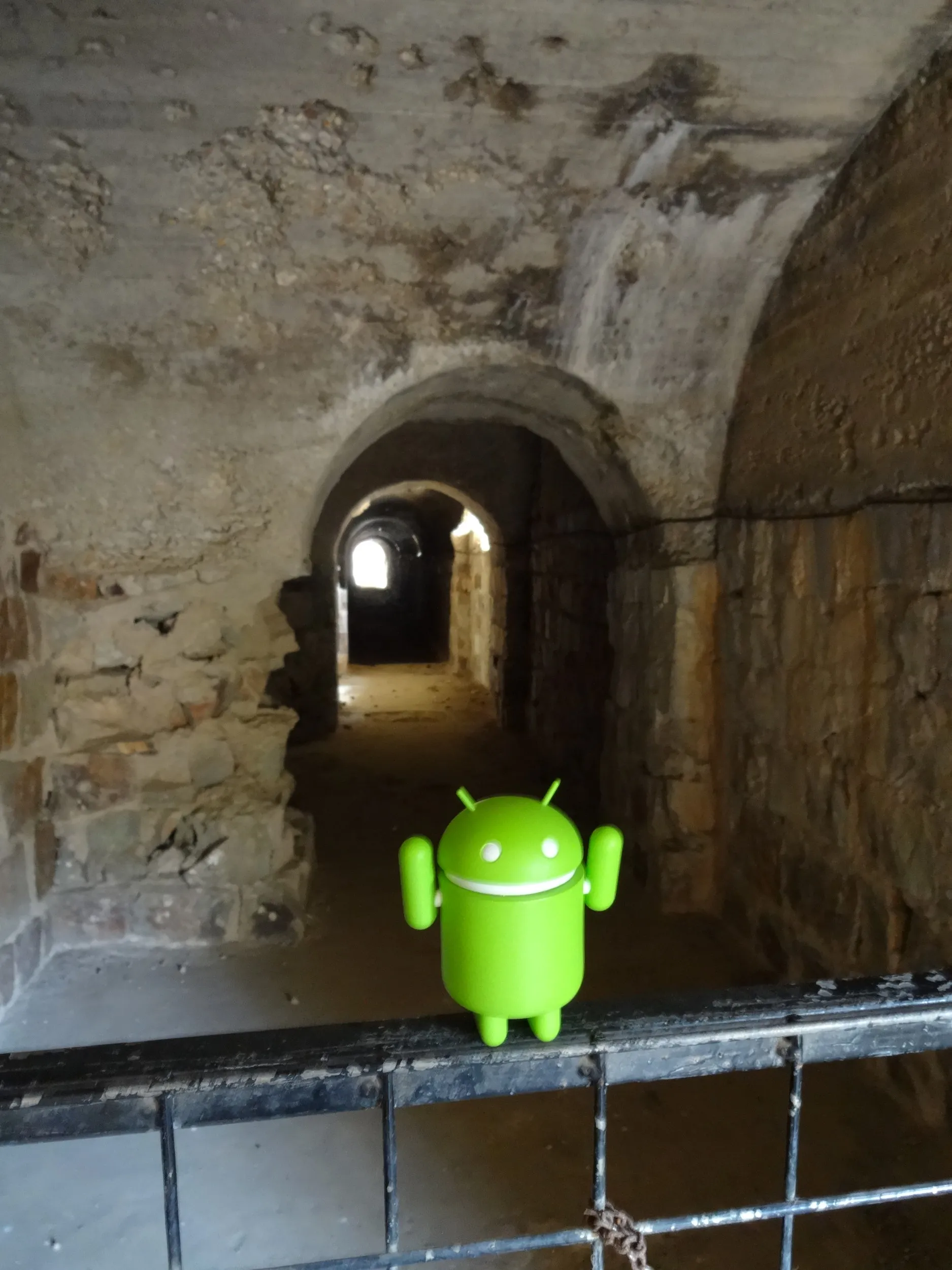 北堡塁の内部でドロイド君