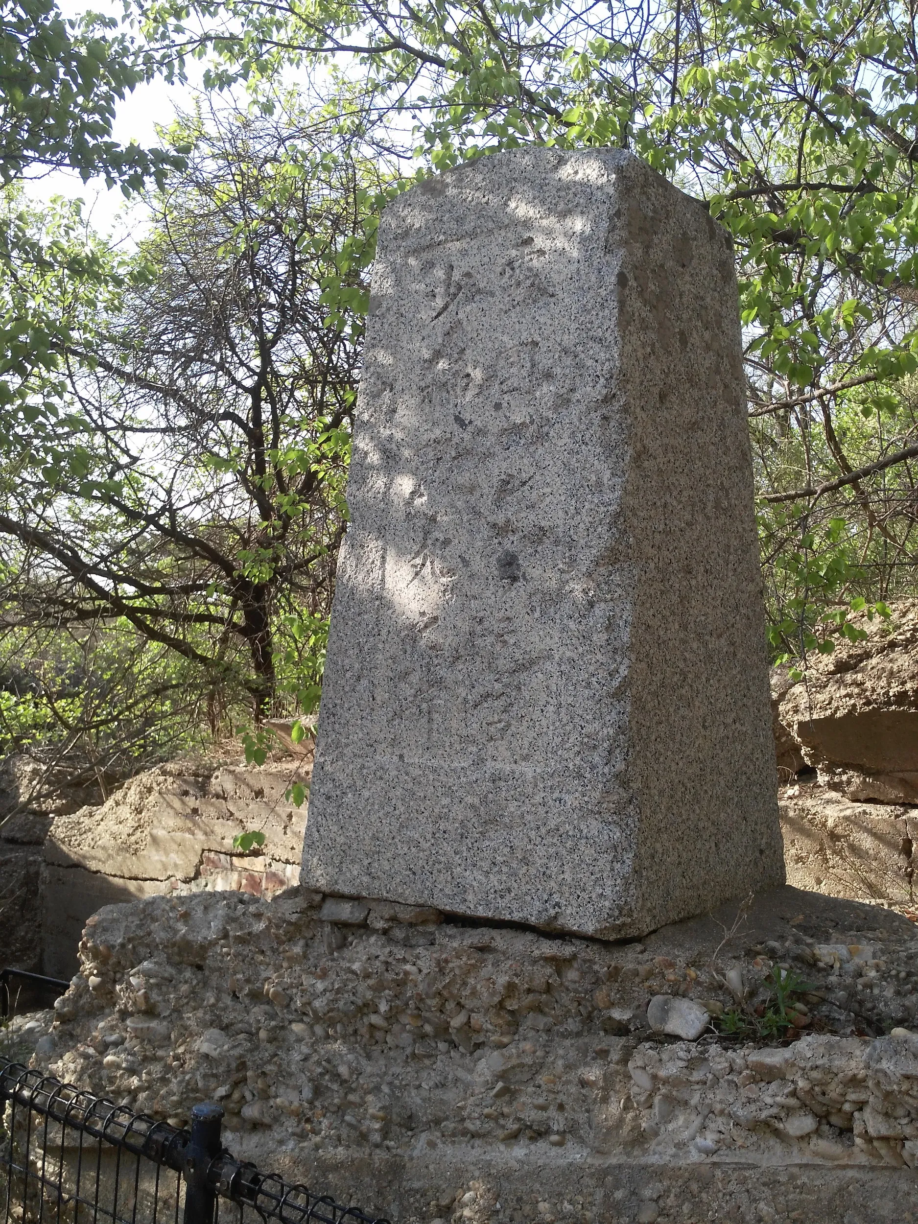 コンドラチェンコ少将戦死の地の慰霊碑