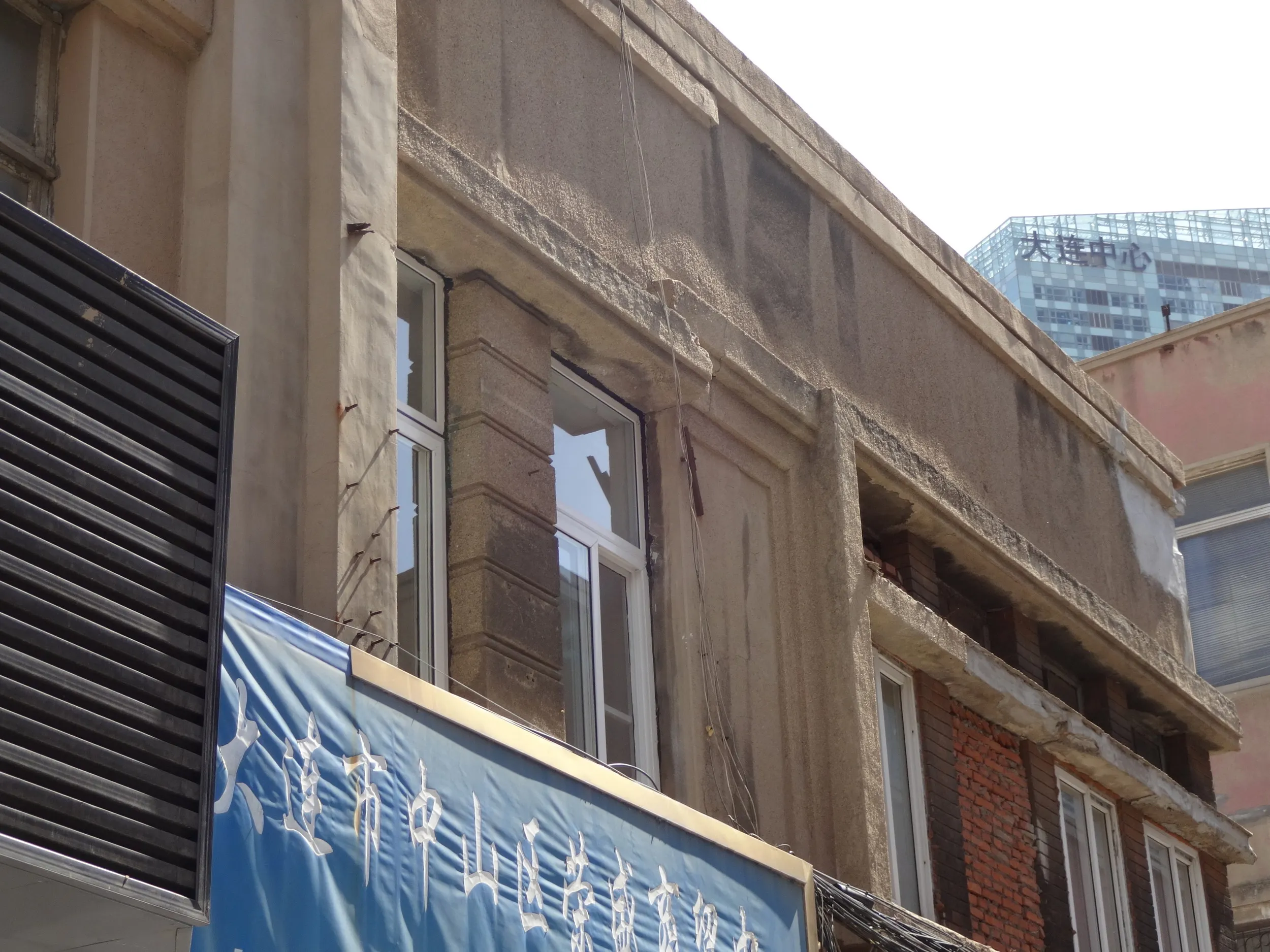 独特な外観の建物