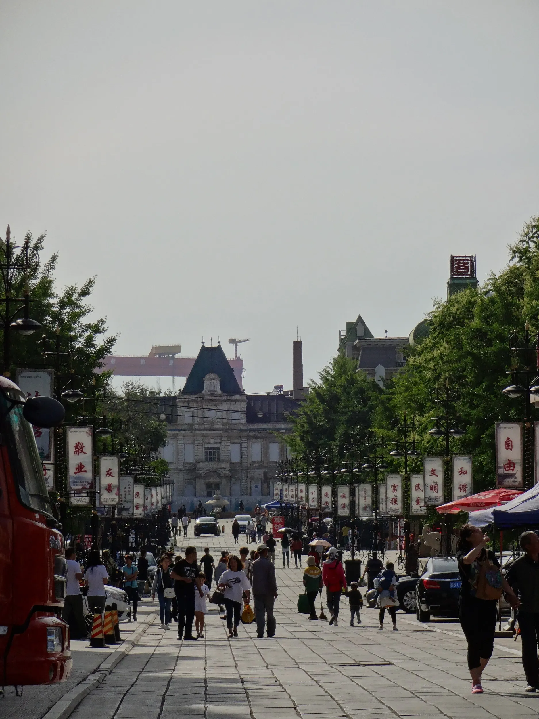 ロシア風情街の歩行者天国