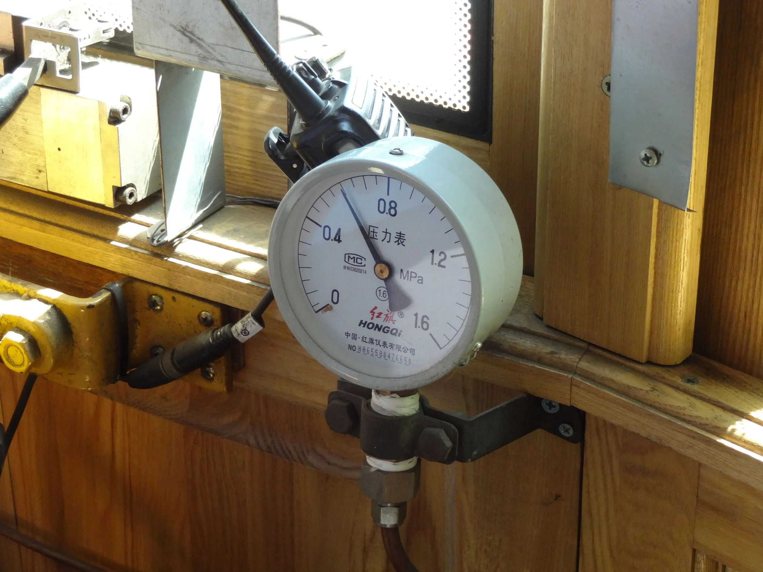 201路DL3000型の圧力計