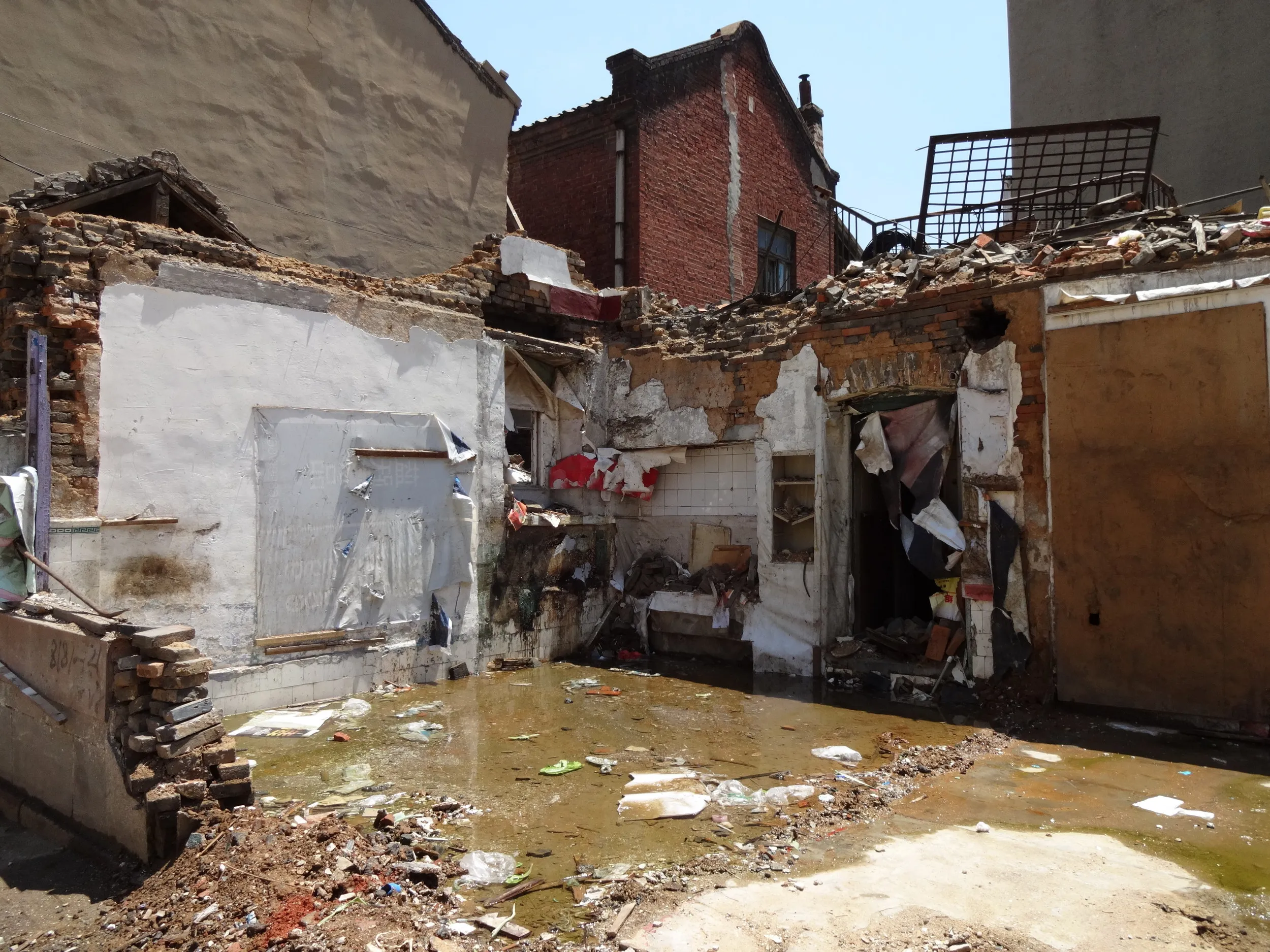 東関街の廃墟エリア