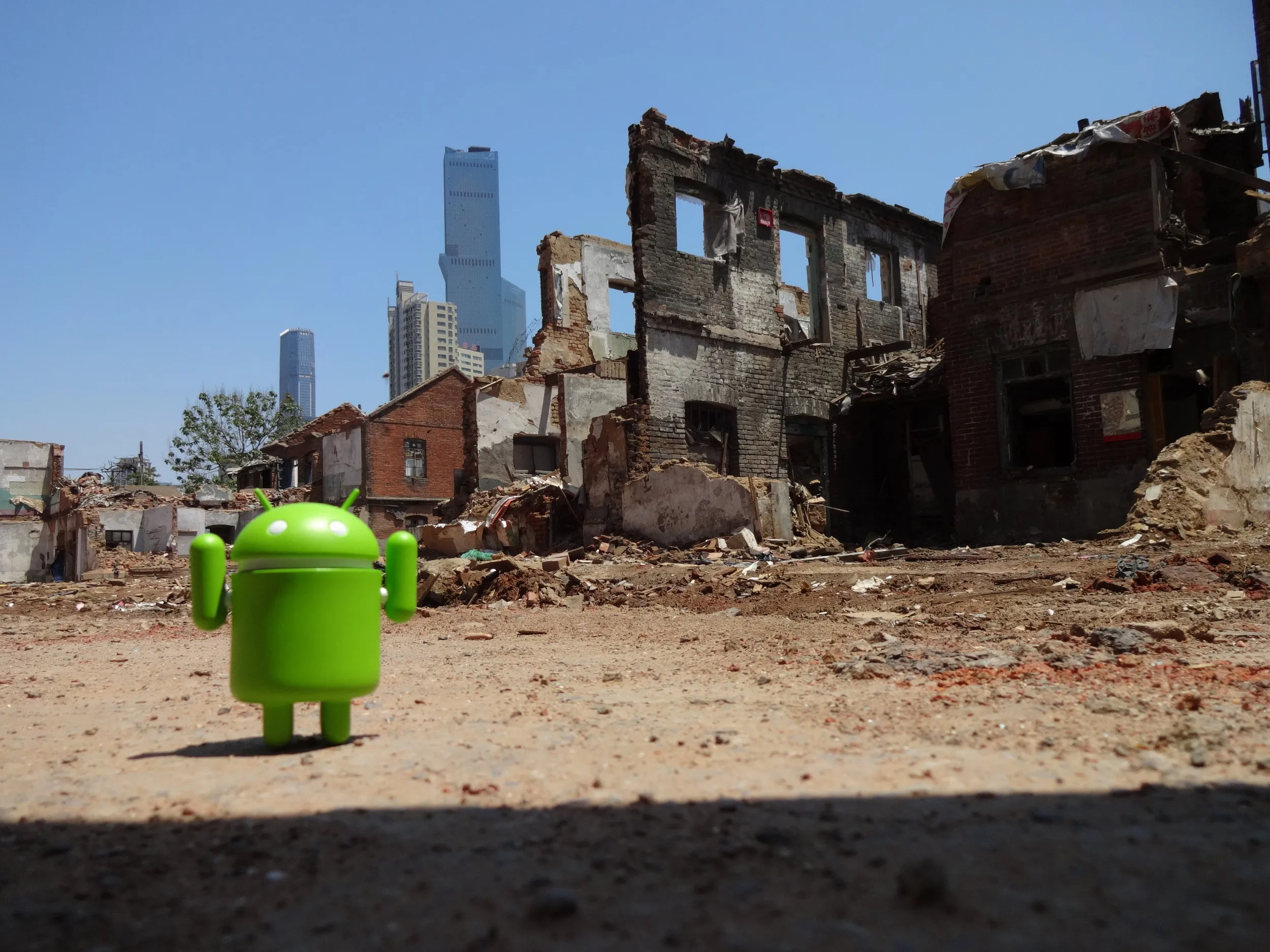 東関街でドロイド君