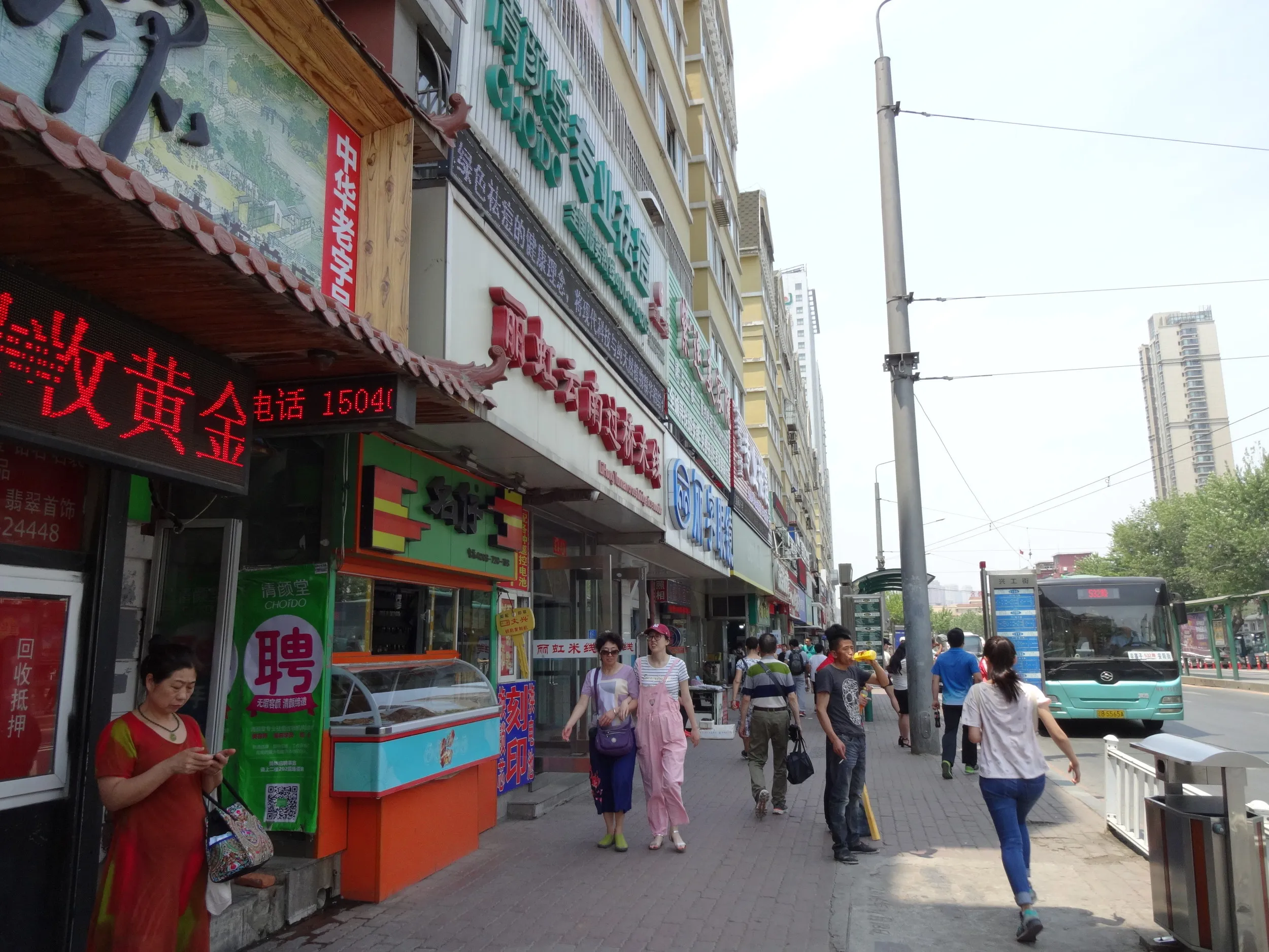 バス乗り場への道