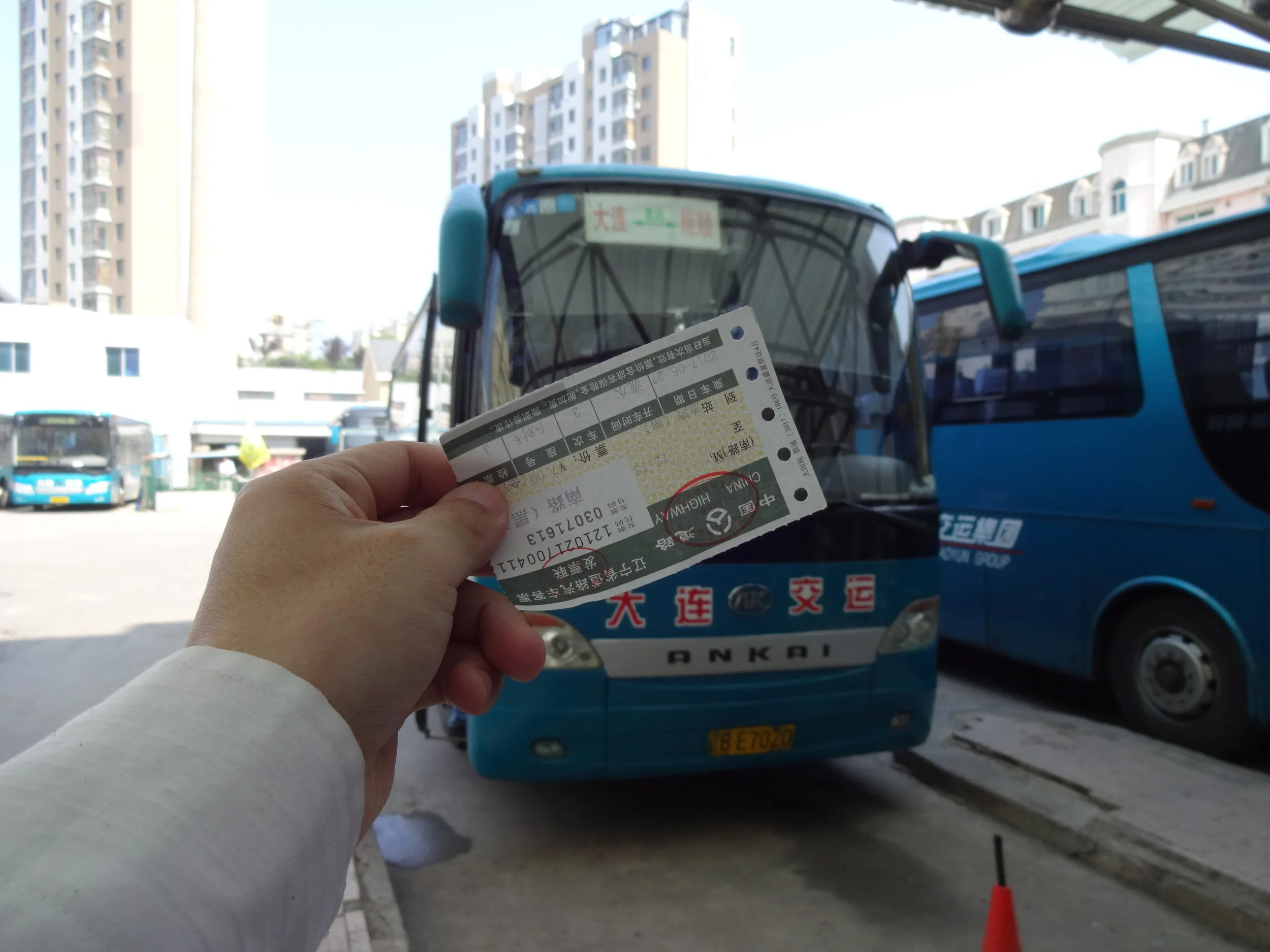 黒石礁のバスターミナル内