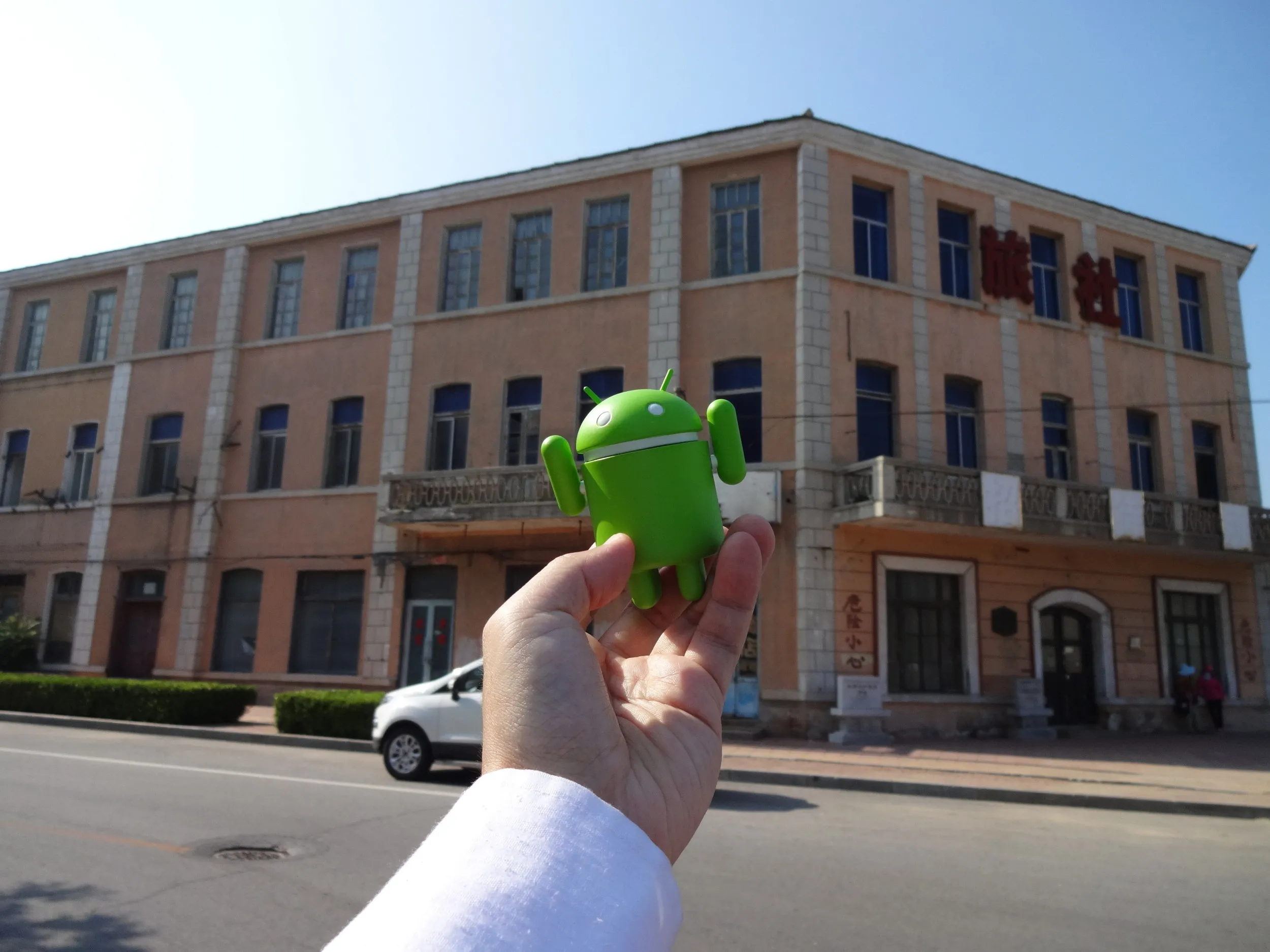 大和ホテル跡でドロイド君