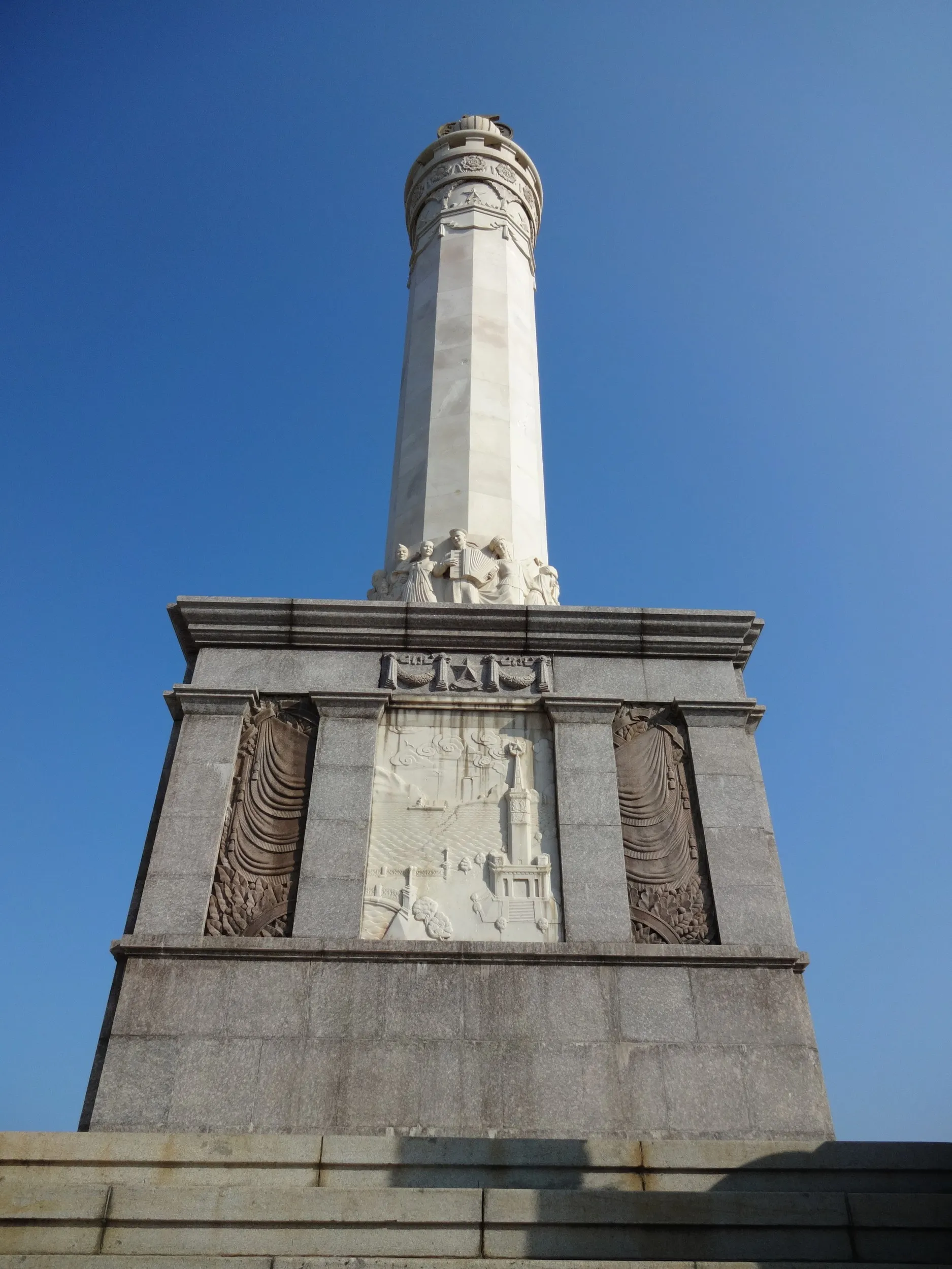 中ソ友誼記念塔