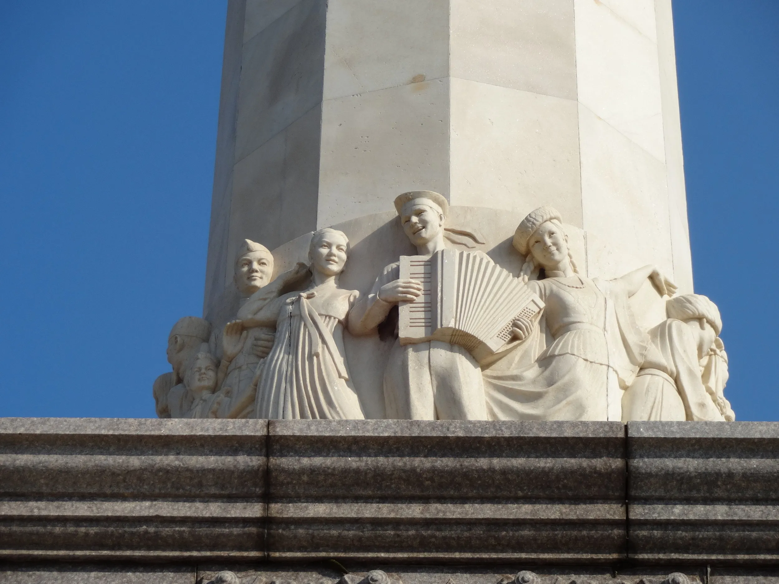 中ソ友誼記念塔