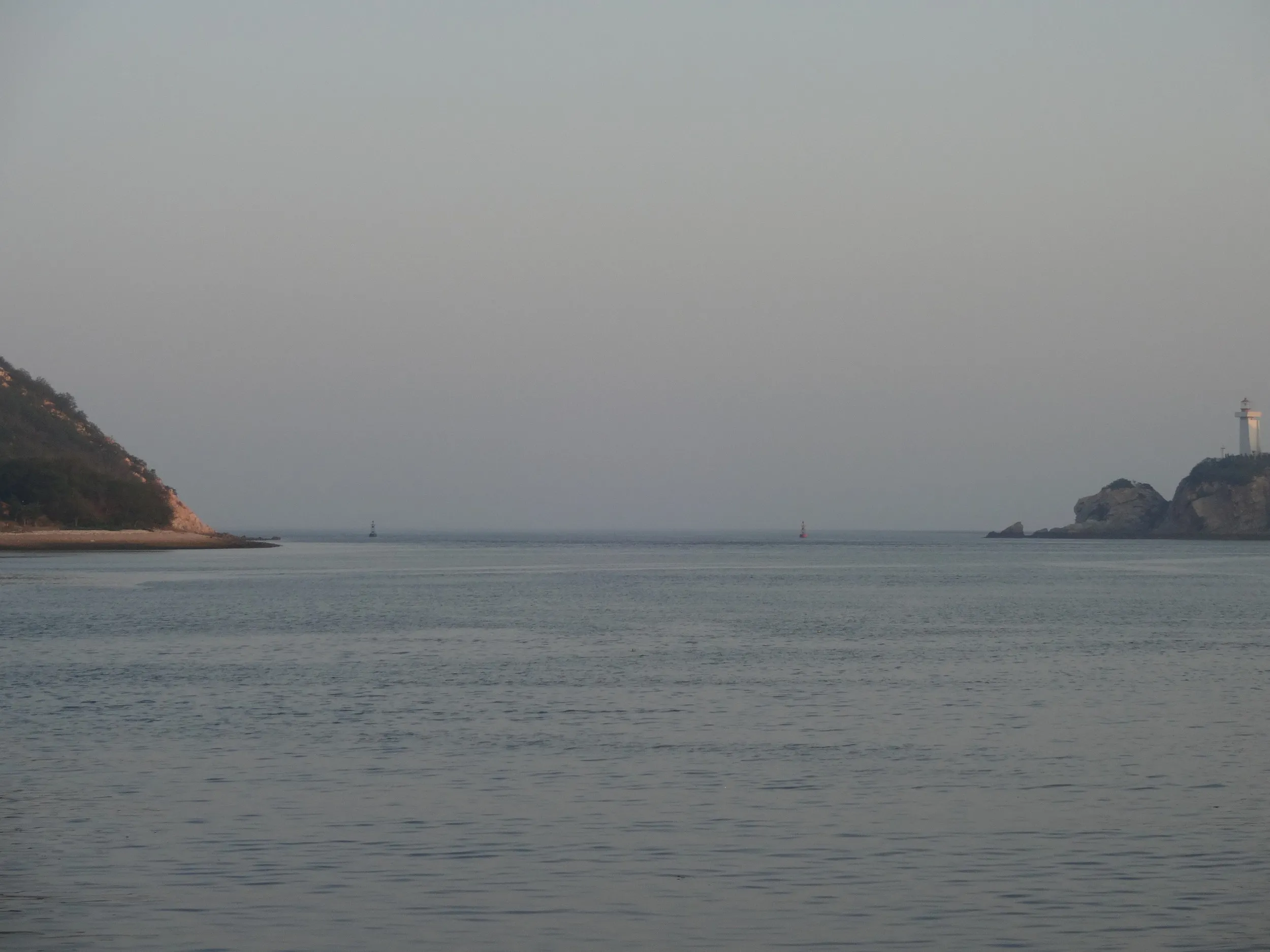 軍港遊園から旅順口を眺める