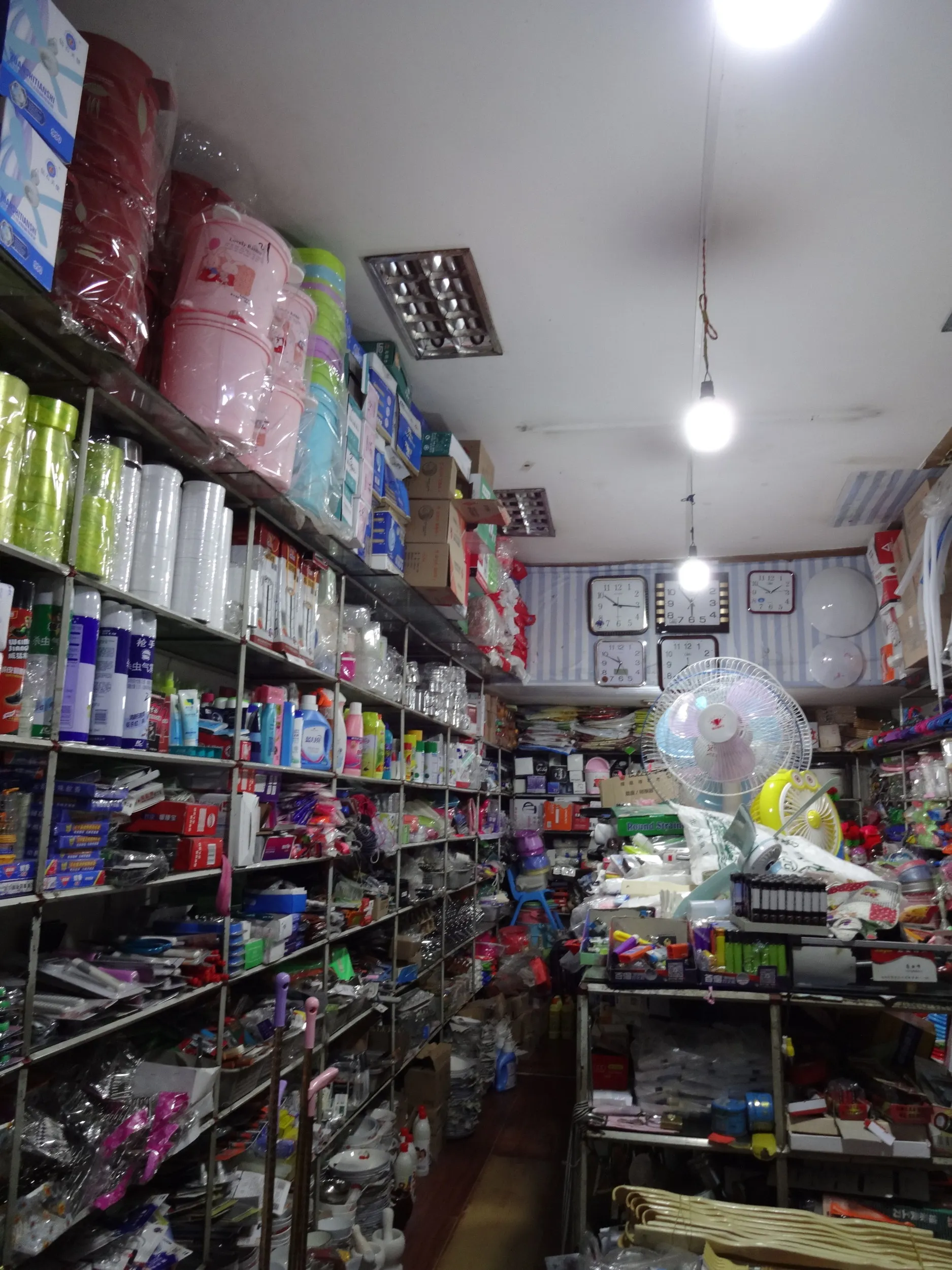 旅順の街中の雑貨屋