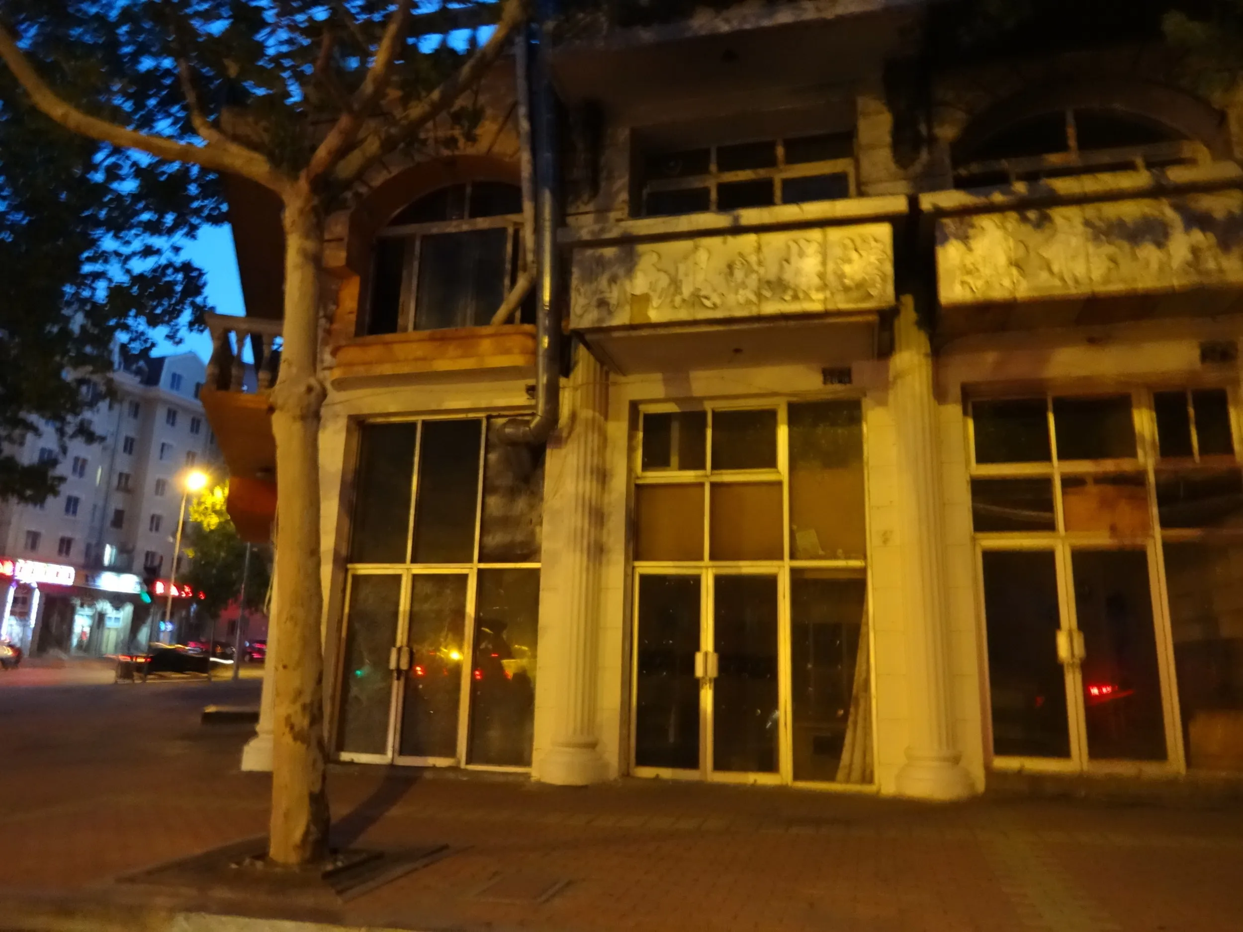 タクシーで大連へ戻る