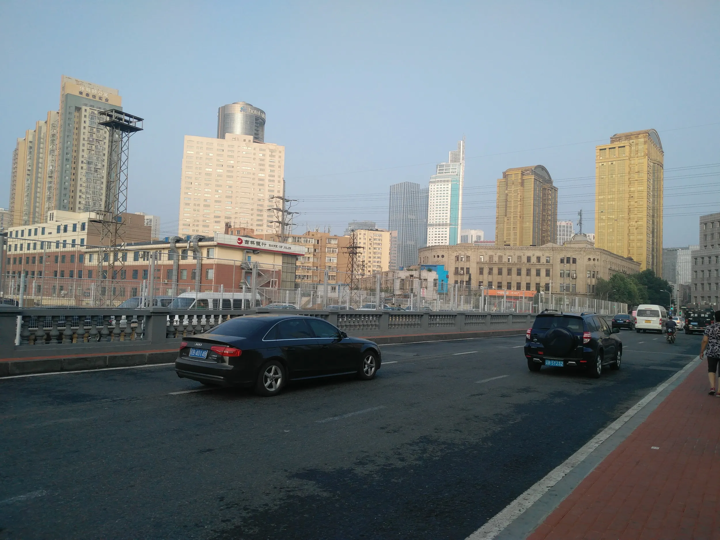 勝利橋へ引き返す