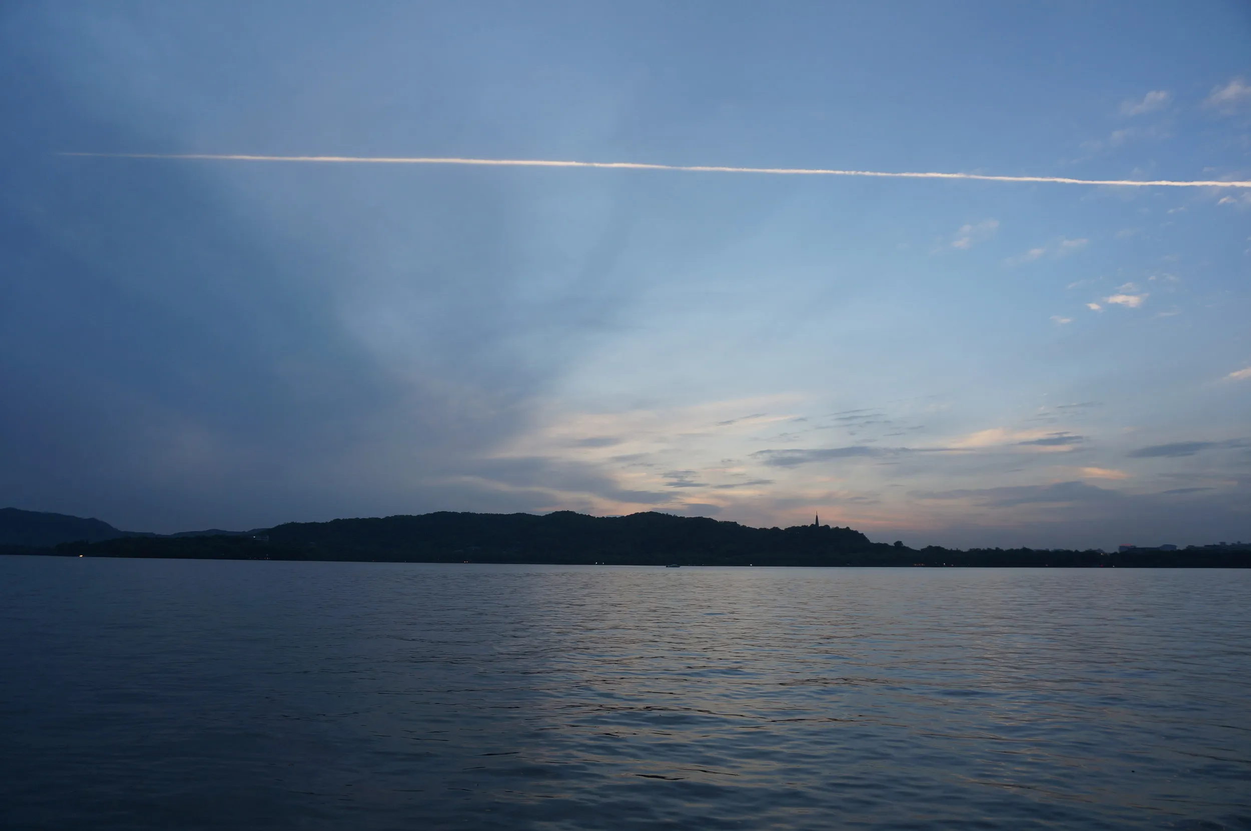 日没直後の西湖