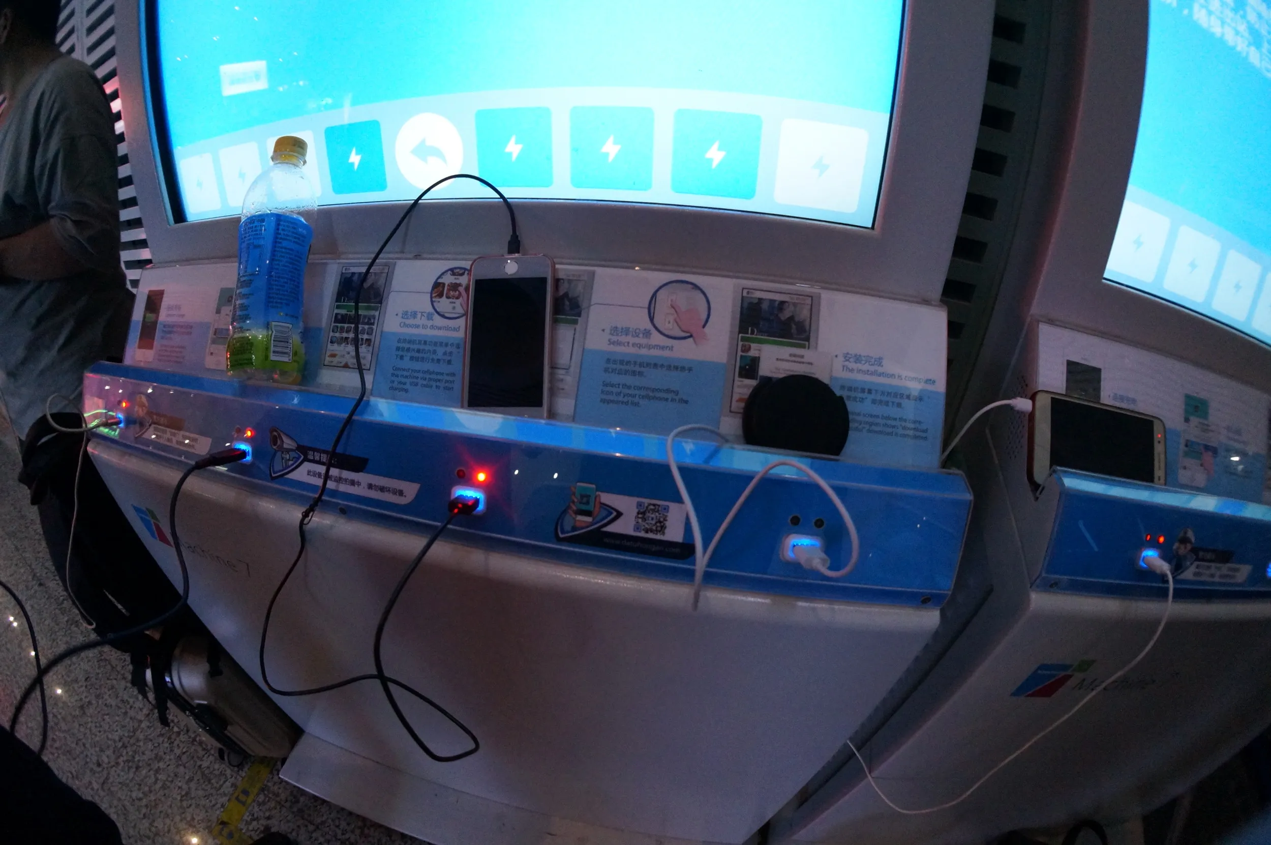 杭州東駅の充電台