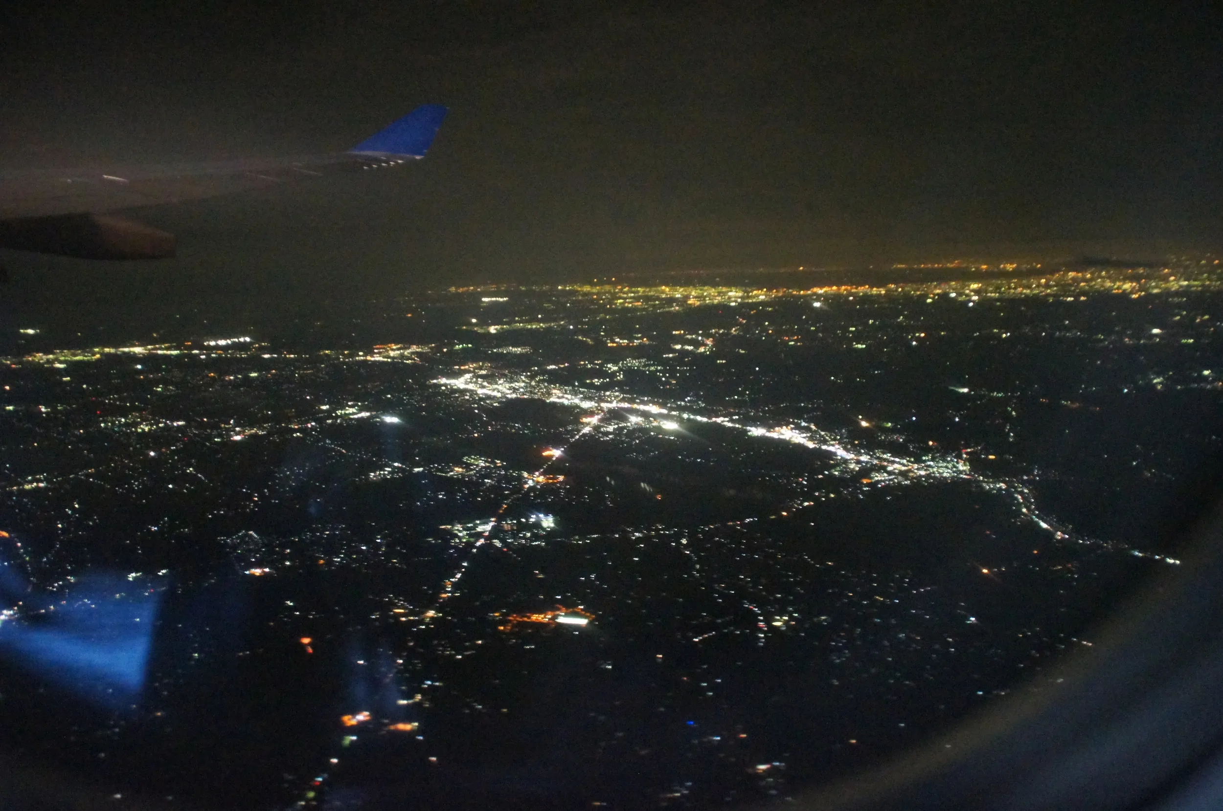 成田の夜の街並み