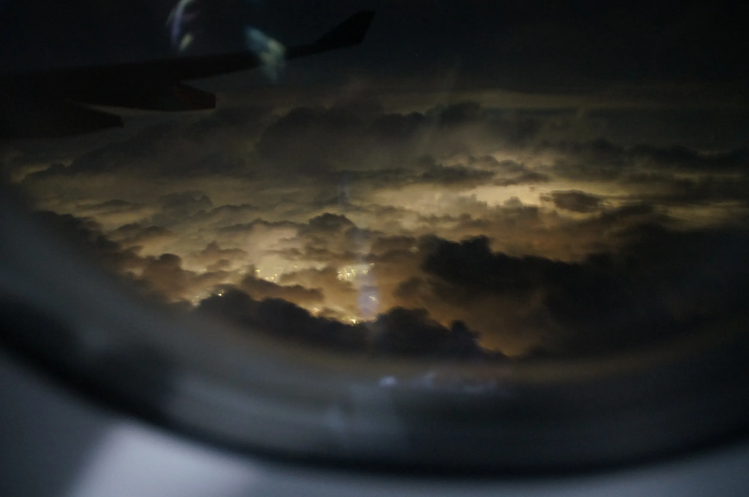 空から見た日本の夜景