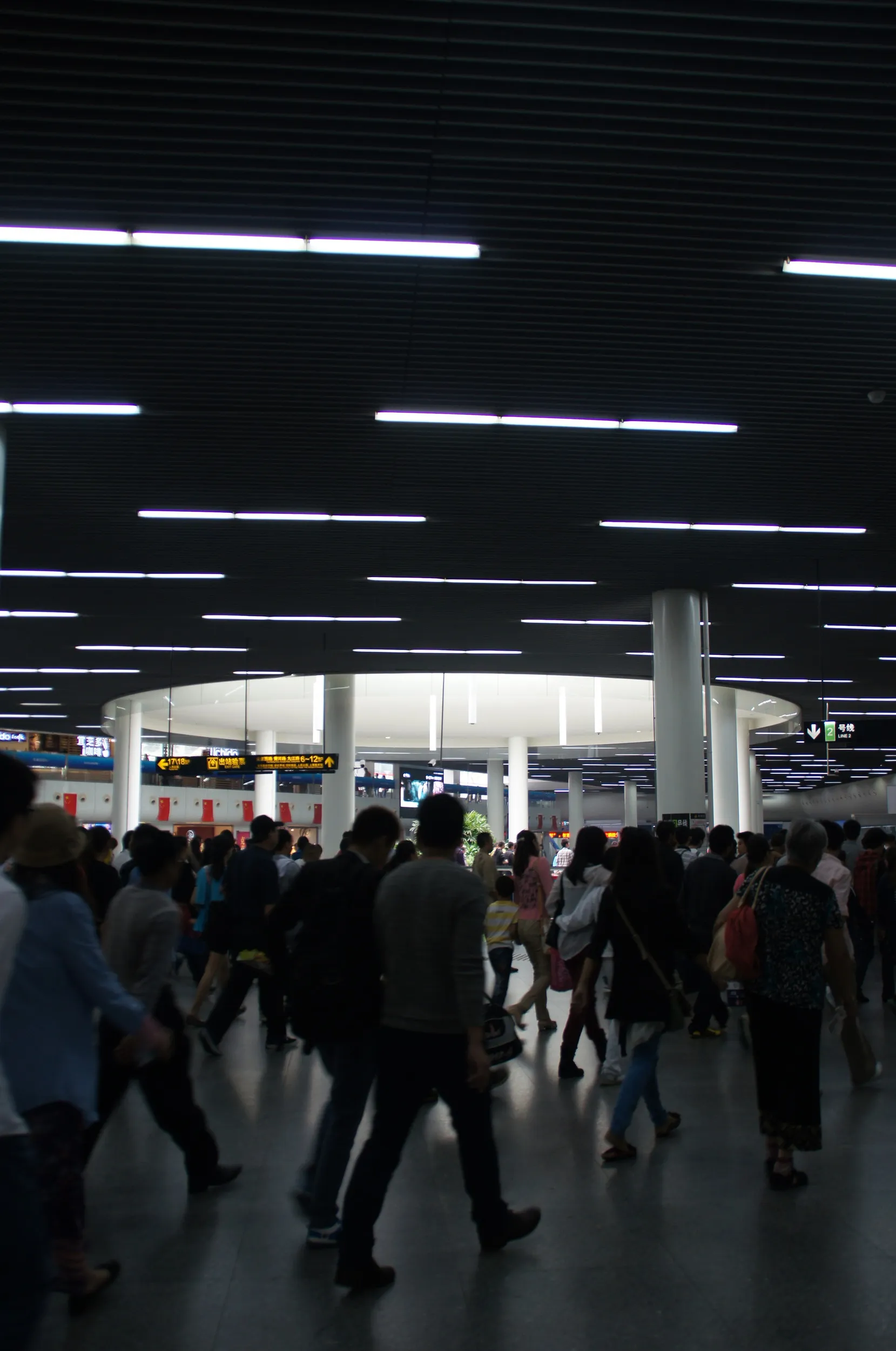 人民広場駅の構内