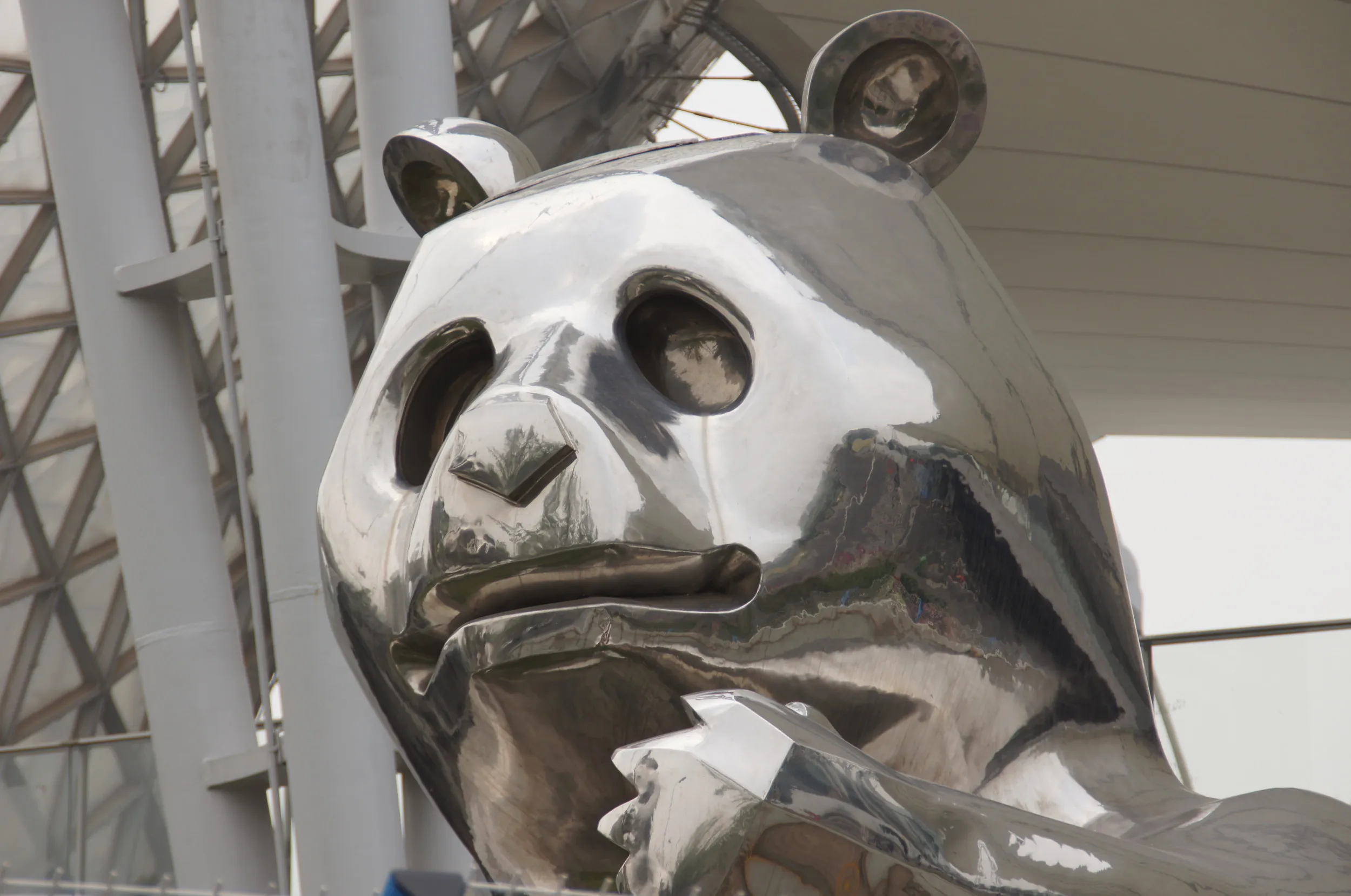 メタリックなパンダ