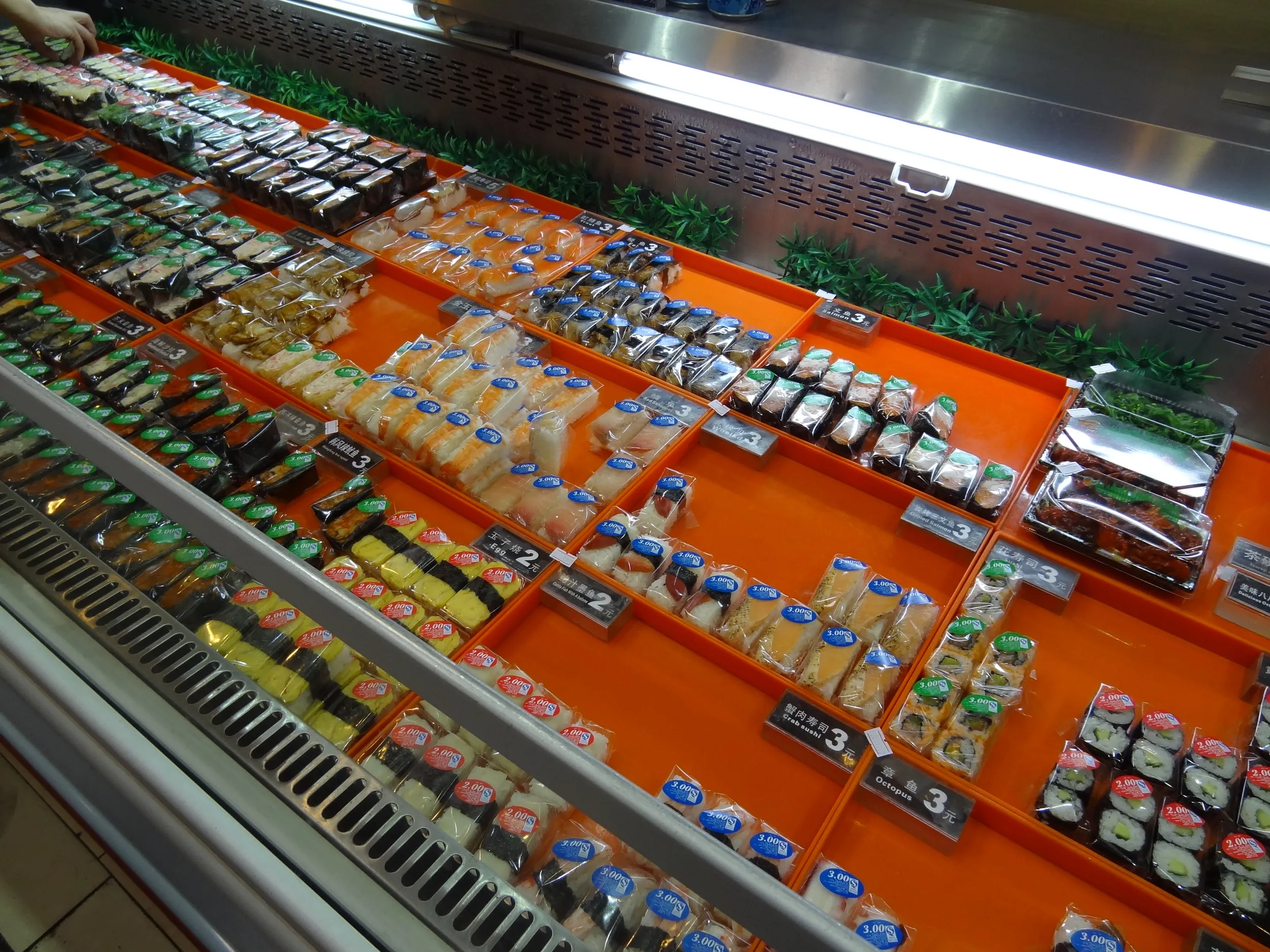 パック入りの寿司