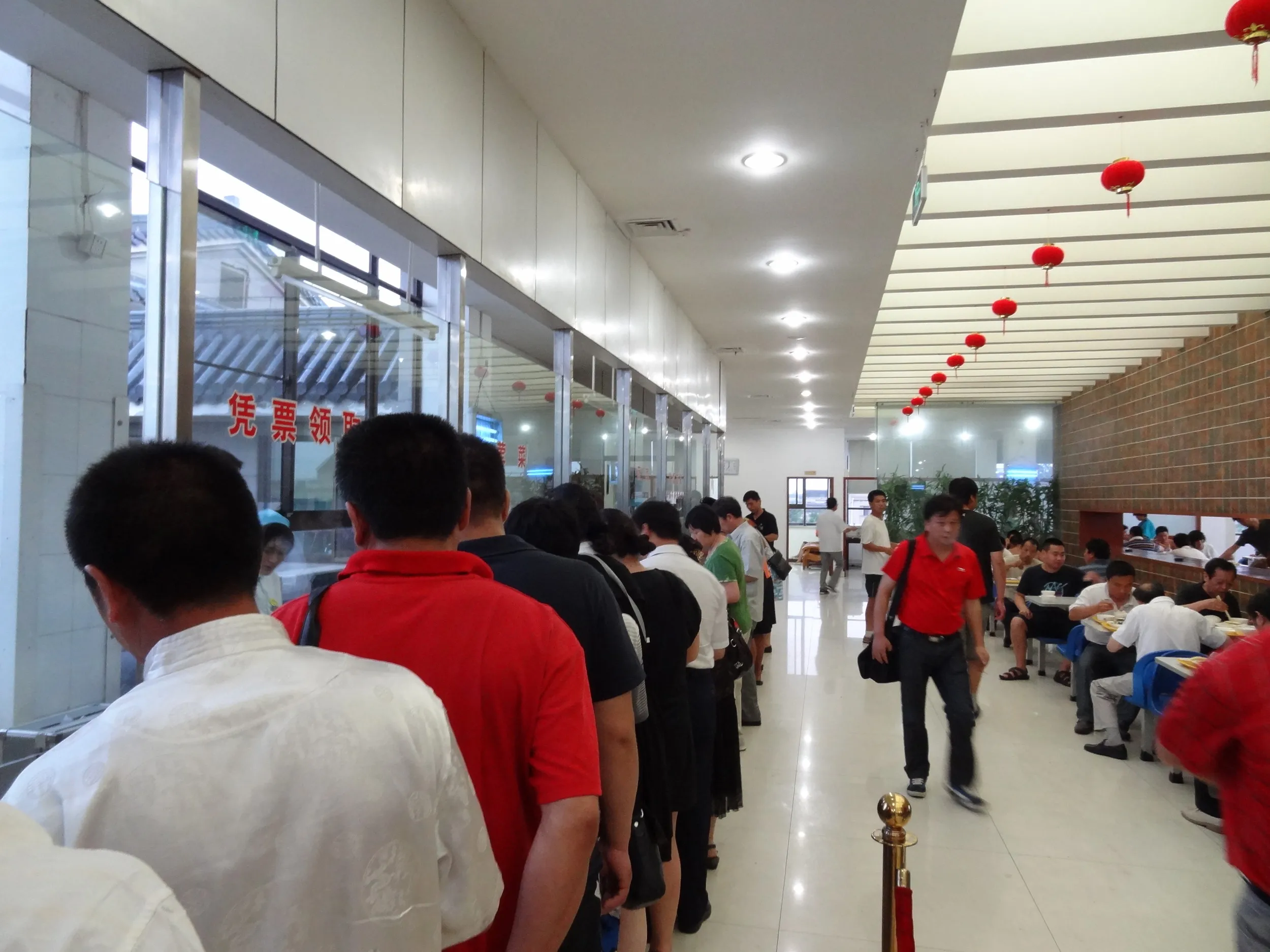 ドライブインの食堂