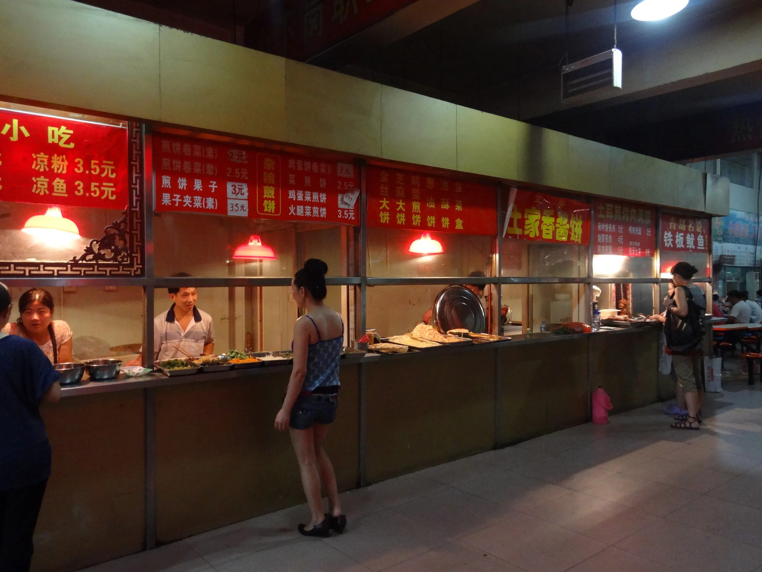 肉の量り売りをしているお店